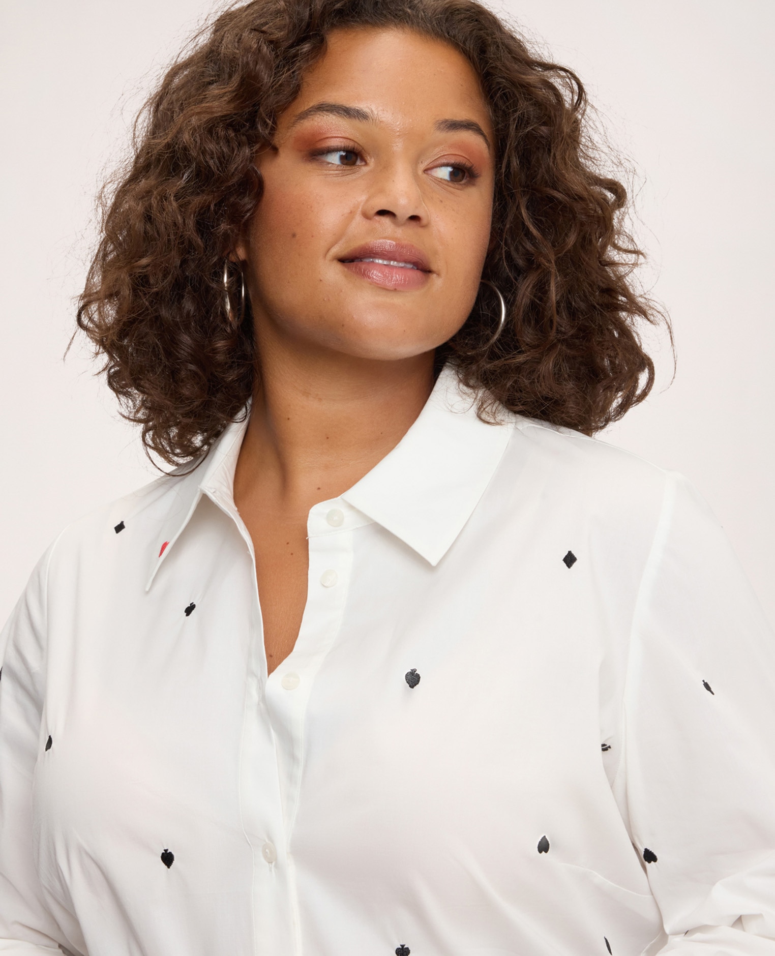 Camisa de mujer de algodón elástico con bordados all over bordados con motivo de cartas de juego distribuidos por toda la superficie - Fiorella Rubino - Blanco Blanco-4