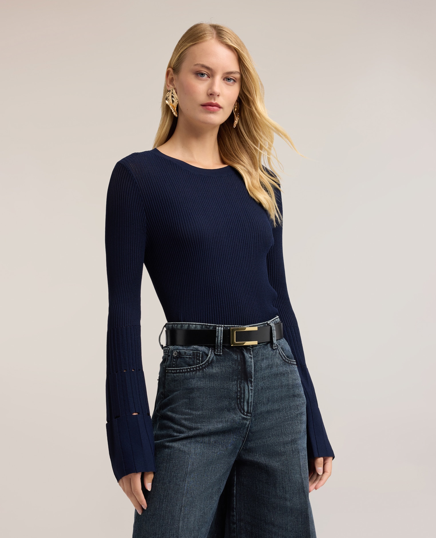 Jersey de mujer de canalé en viscosa con puño plisado ajuste entallado longitud media - Motivi - Azul Azul-1