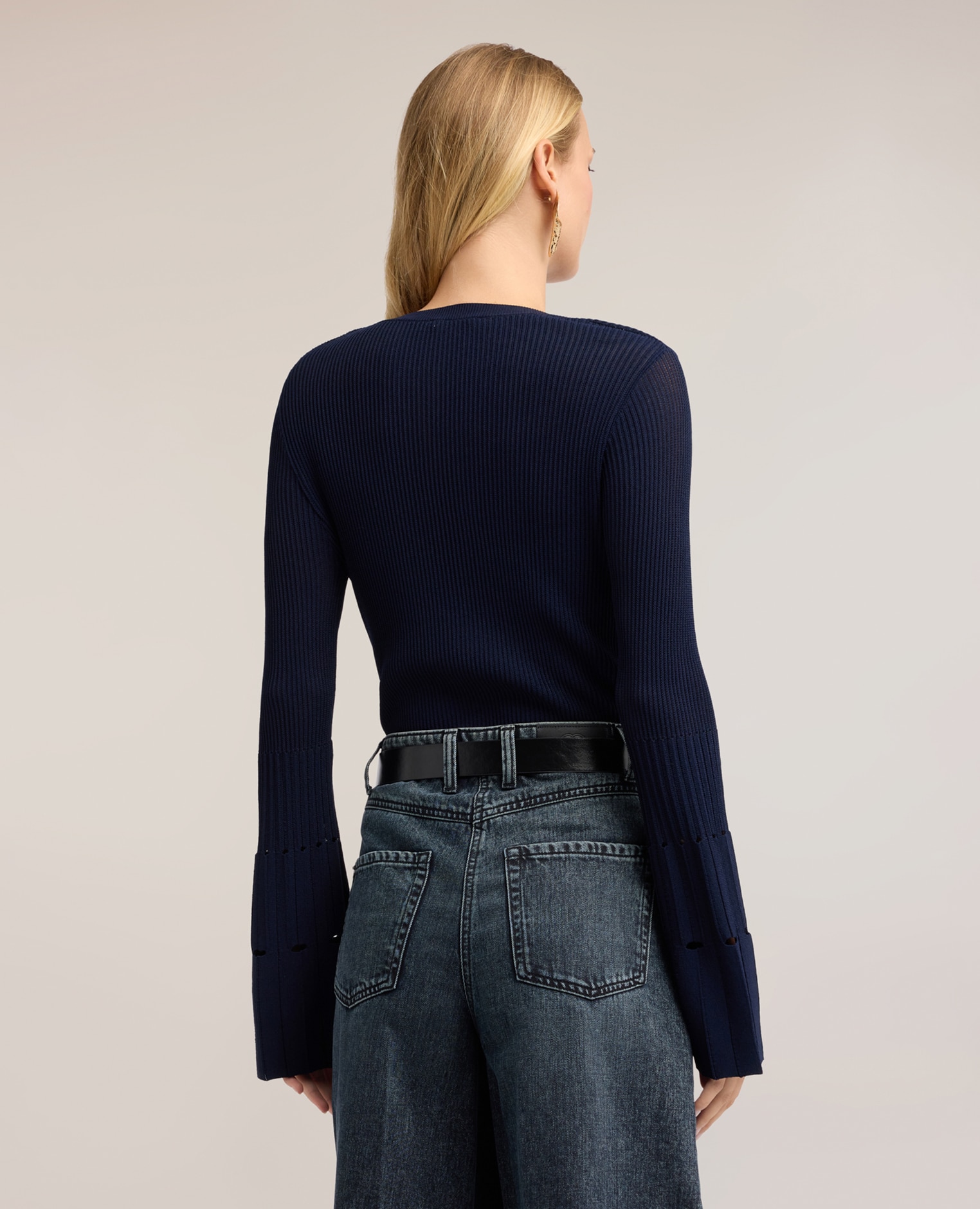 Jersey de mujer de canalé en viscosa con puño plisado ajuste entallado longitud media - Motivi - Azul Azul-2