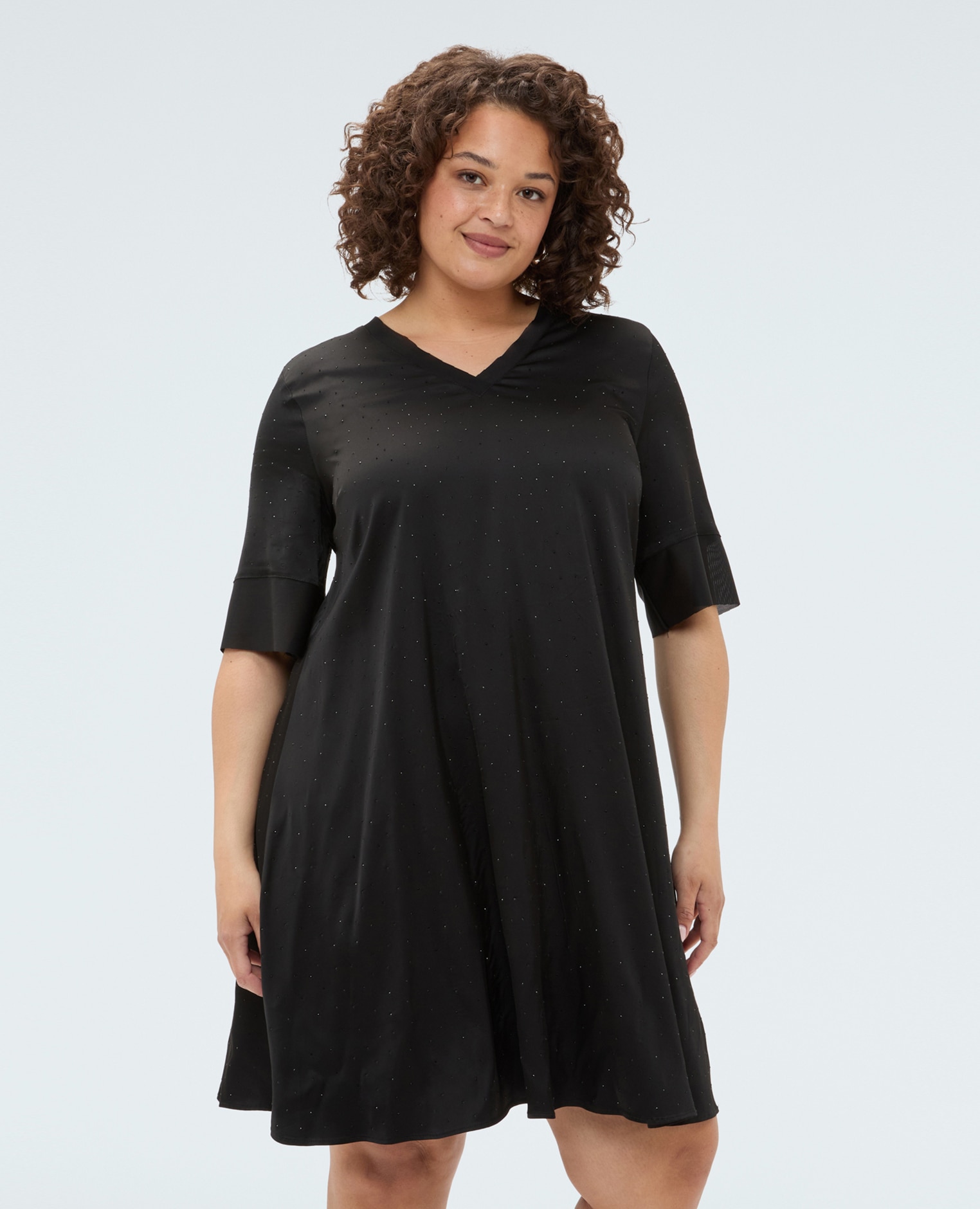 Vestido de raso con destellos all over puntos de luz all over y detalles en el bajo de la manga - Fiorella Rubino - Negro Negro-3