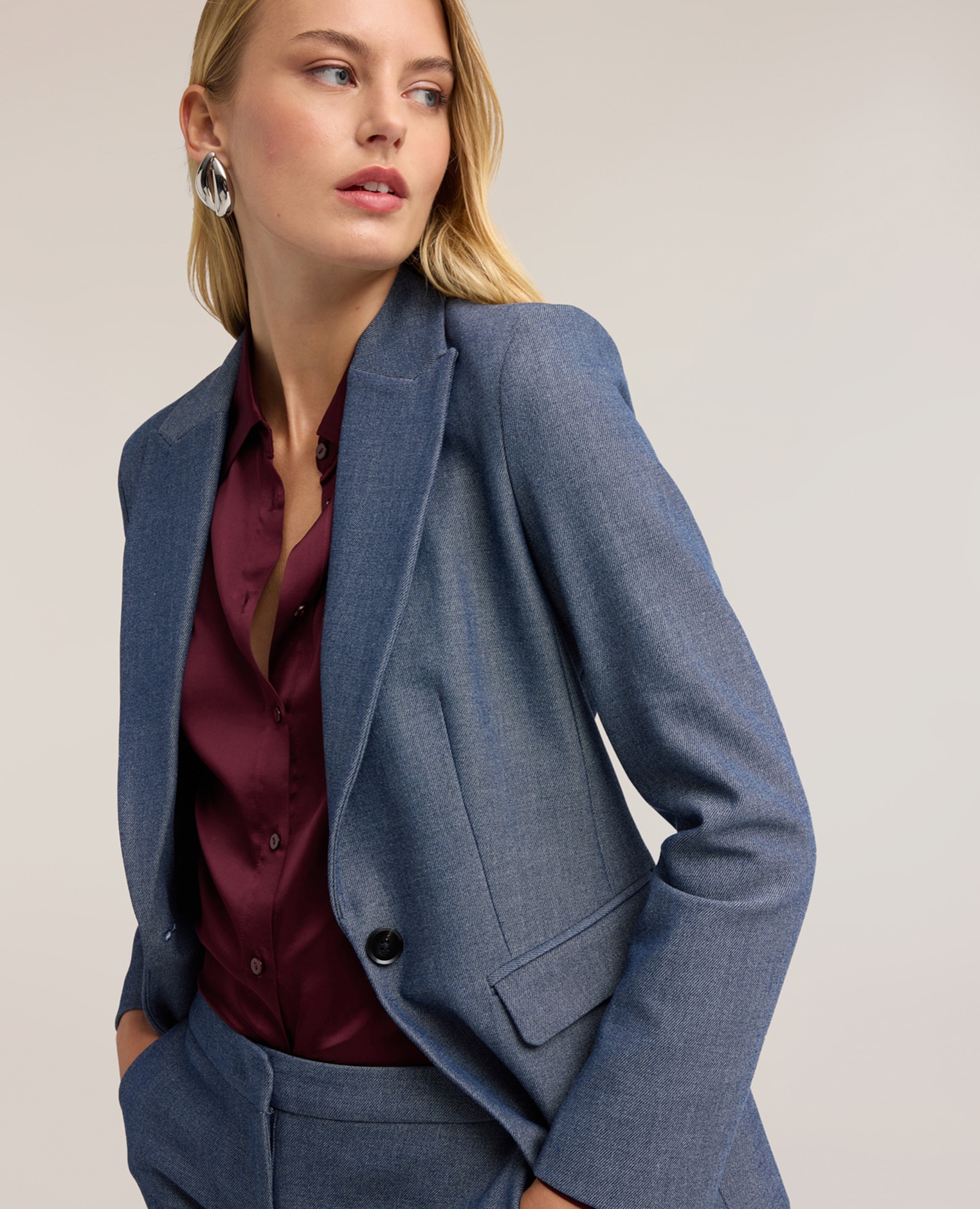 Blazer de mujer en tejido teñido en hilo con solapas de pico solapas de pico con cierre de un solo botón - Motivi - Azul claro Azul claro-4