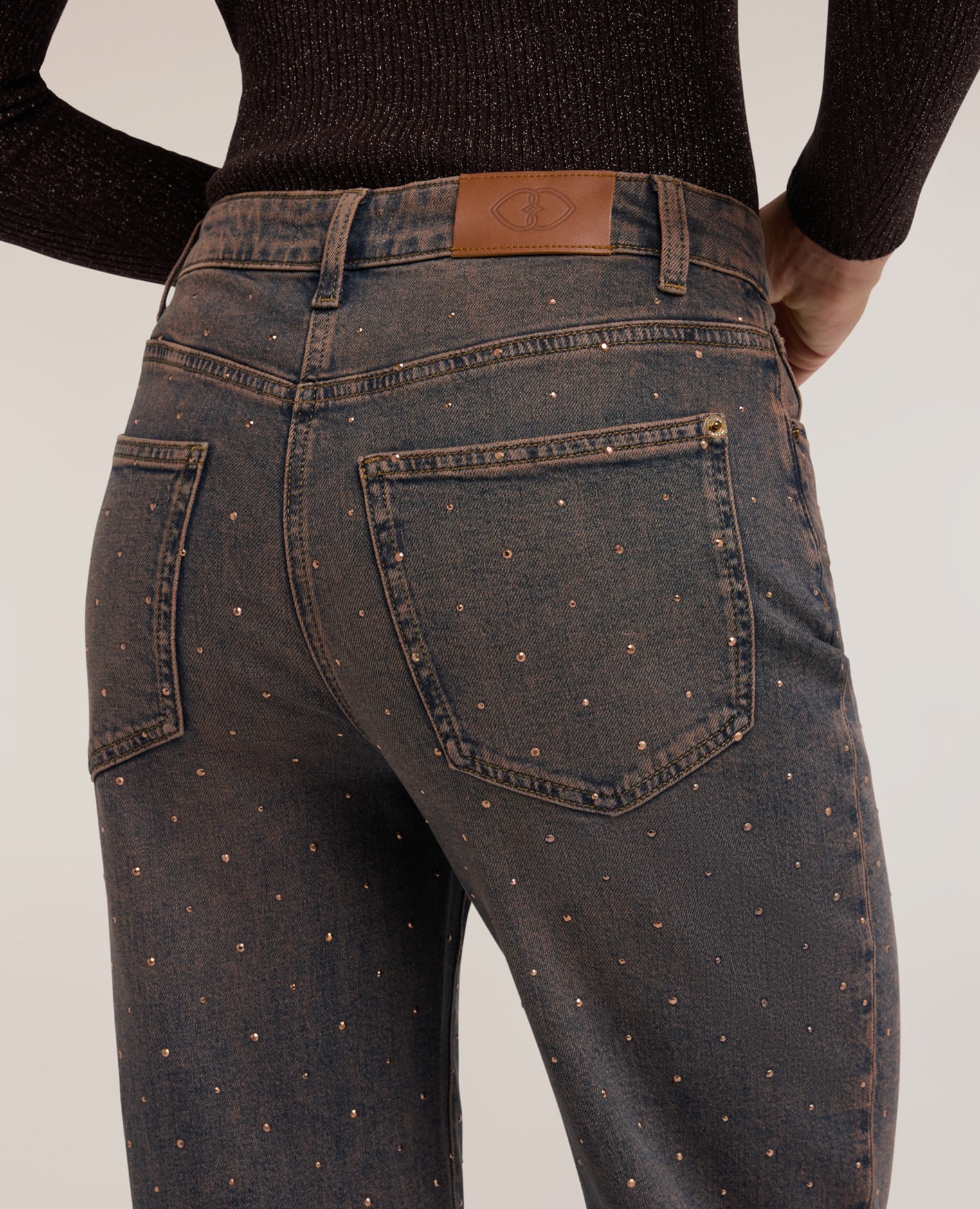 Jeans de mujer wide fit con aplicaciones de strass cierre con botón y cremallera - Motivi - Marrón Marrón-4