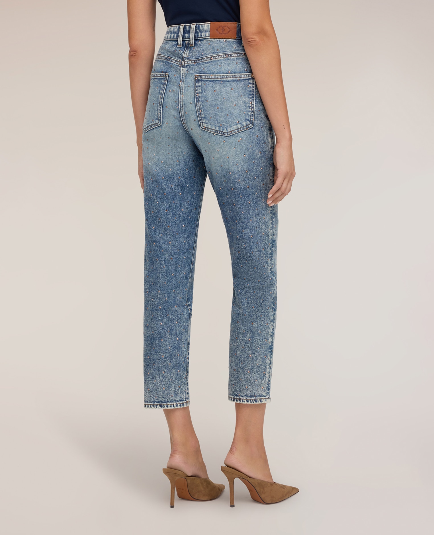 Jeans de mujer regular mum fit con strass talle alto con cierre de botón y cremallera - Motivi - Azul claro Azul claro-2