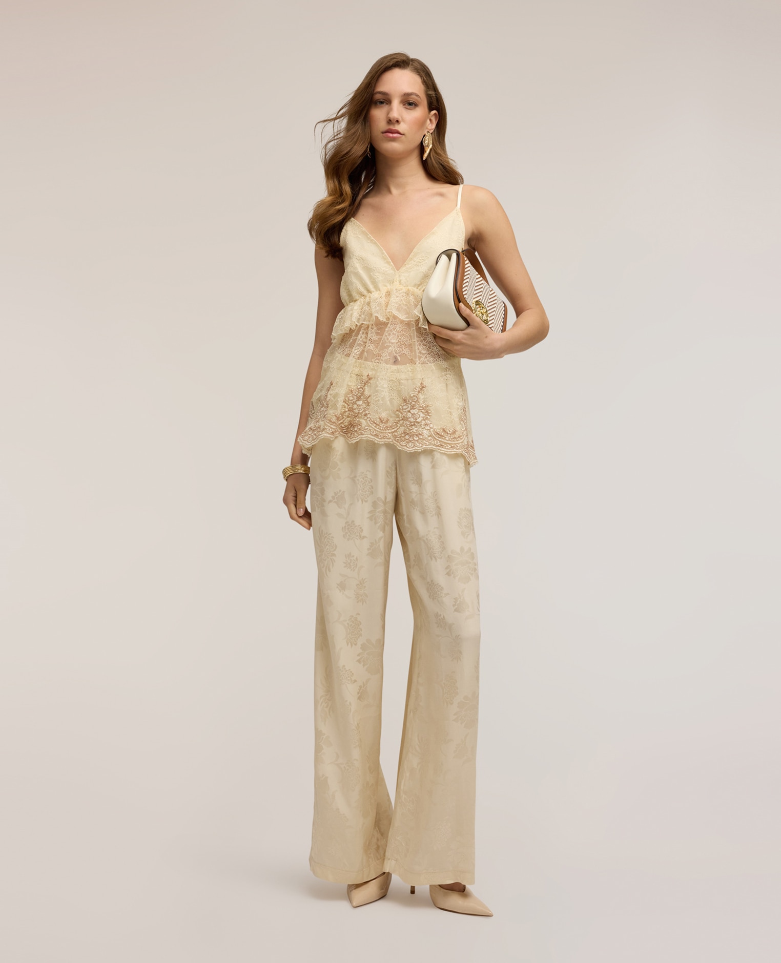 Top de mujer de encaje con escote en v ajuste entallado con escote en v detalle de volante de encaje en la cintura - Motivi - Beige Beige-3