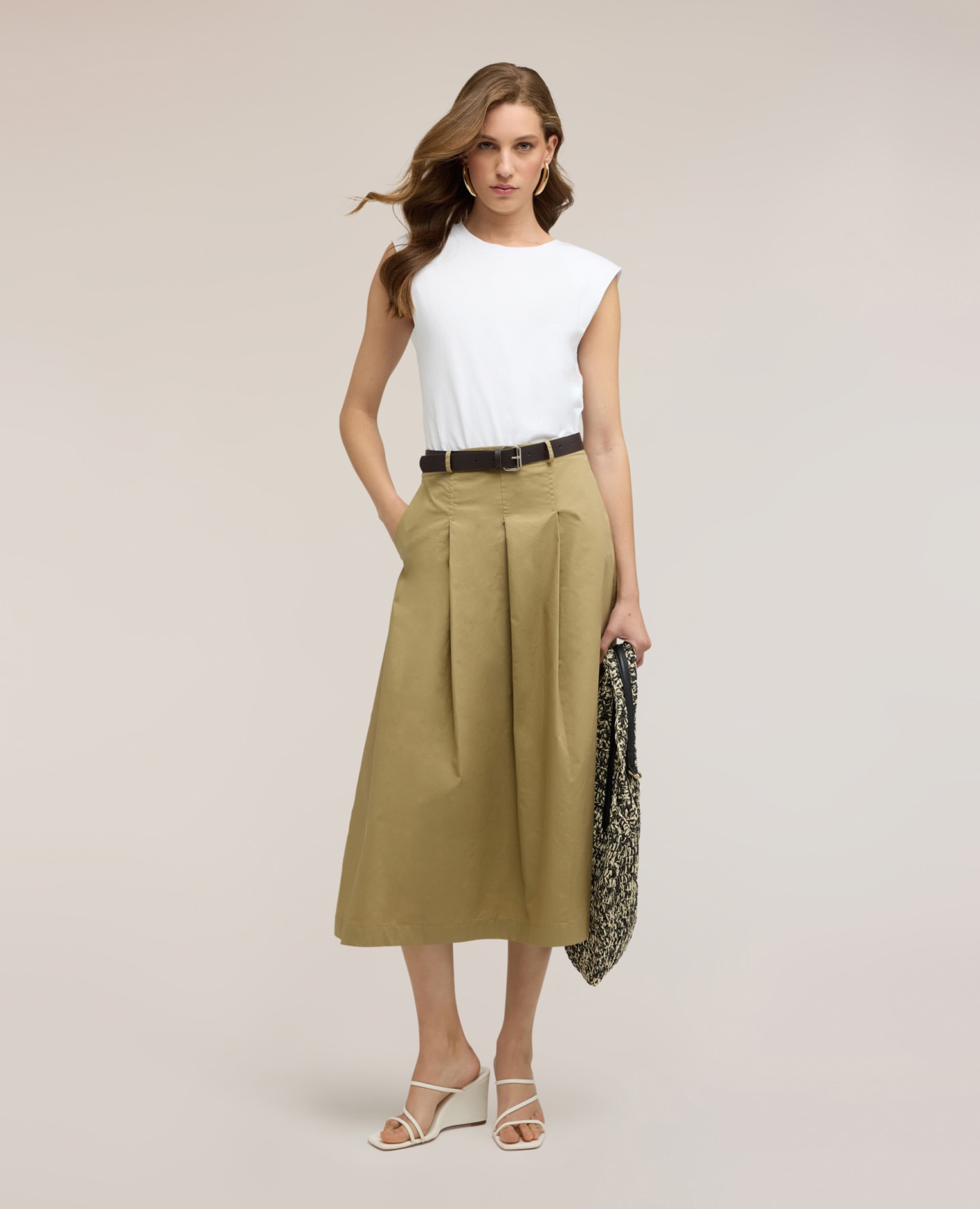 Motivi - Vestido midi con cinturón y falda de popelín top sin mangas cinturón en la cintura con hebilla metálica.