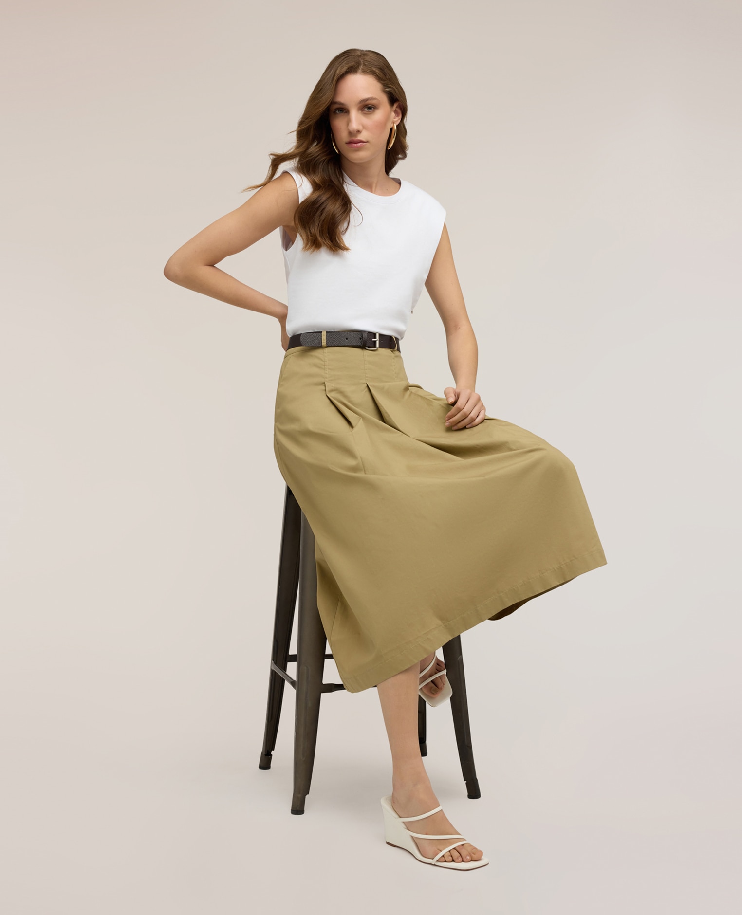 Vestido midi con cinturón y falda de popelín top sin mangas cinturón en la cintura con hebilla metálica - Motivi - Beige Beige-4