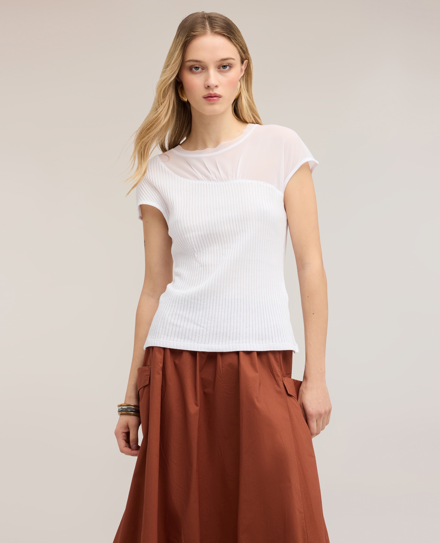 Camiseta de mujer bimatérica con detalle drapeado ajuste regular con escote redondo - Motivi - Blanco Blanco-1