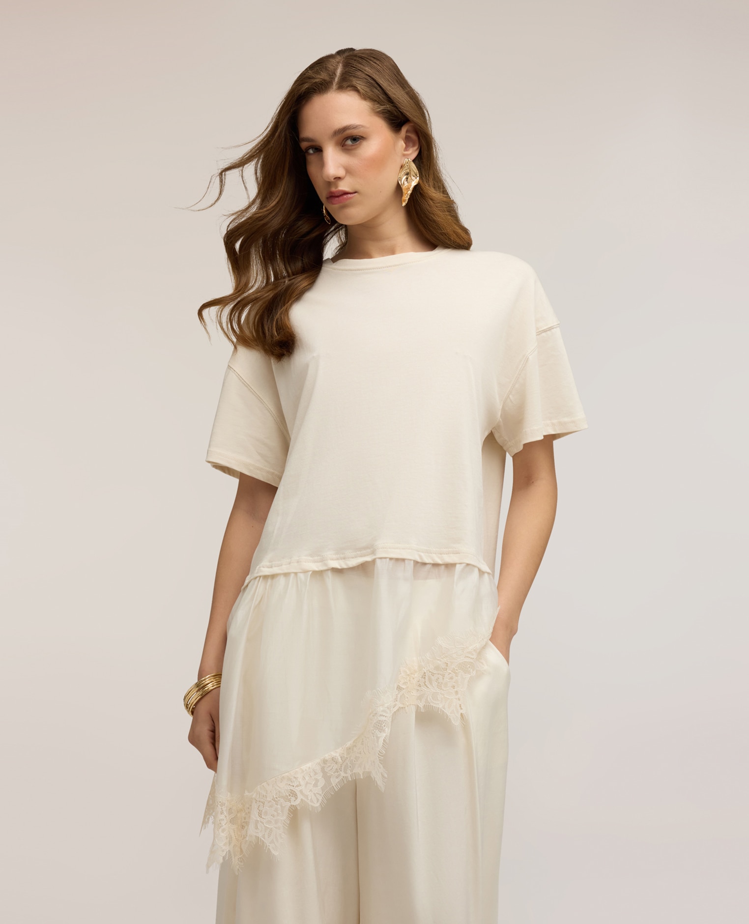 Motivi - Camiseta de mujer con inserto de encaje ajuste oversize con escote redondo.