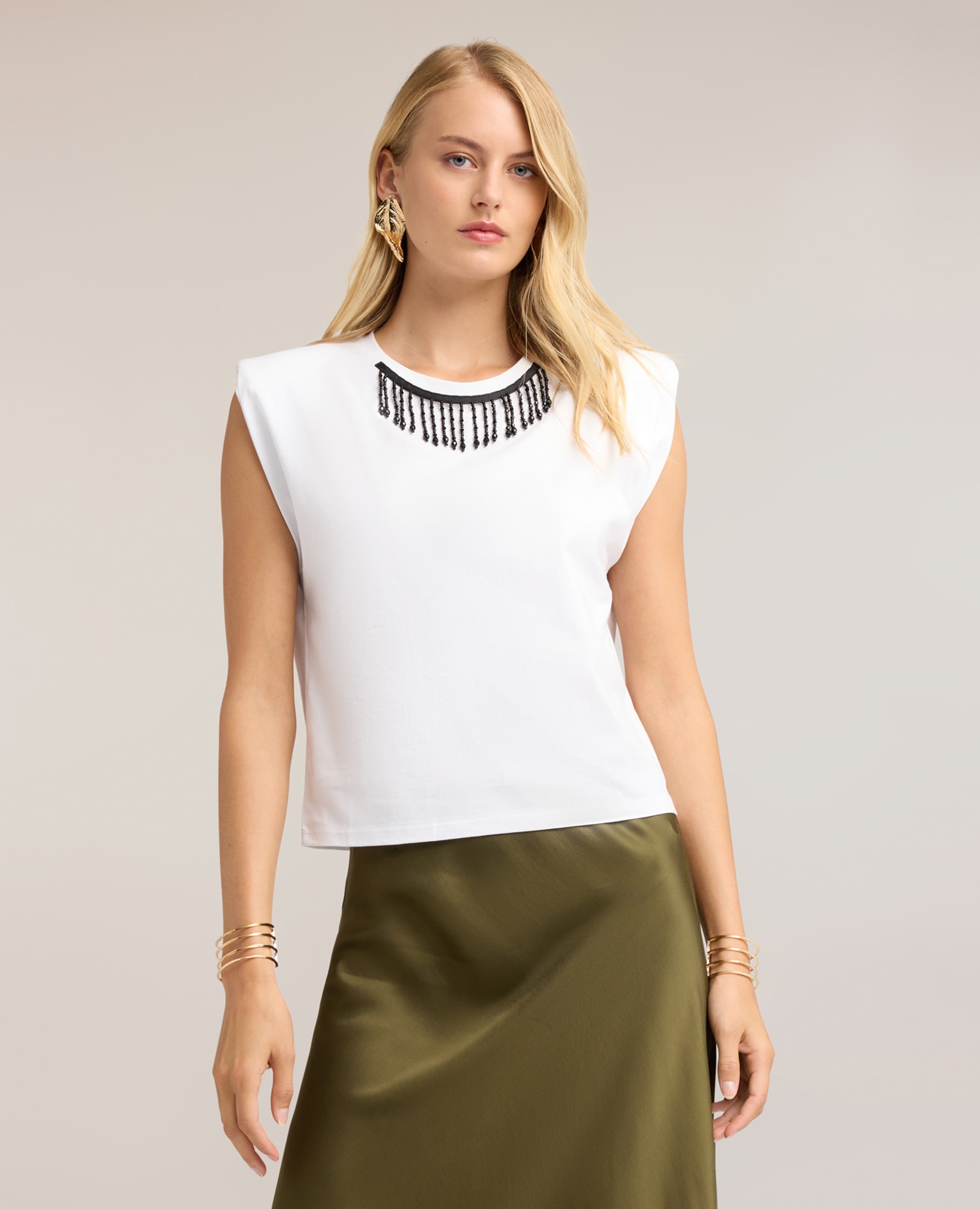 Imagen 0 de Top de mujer con flecos y cuentas en el cuello redondo ajuste boxy con mangas de aleta Blanco