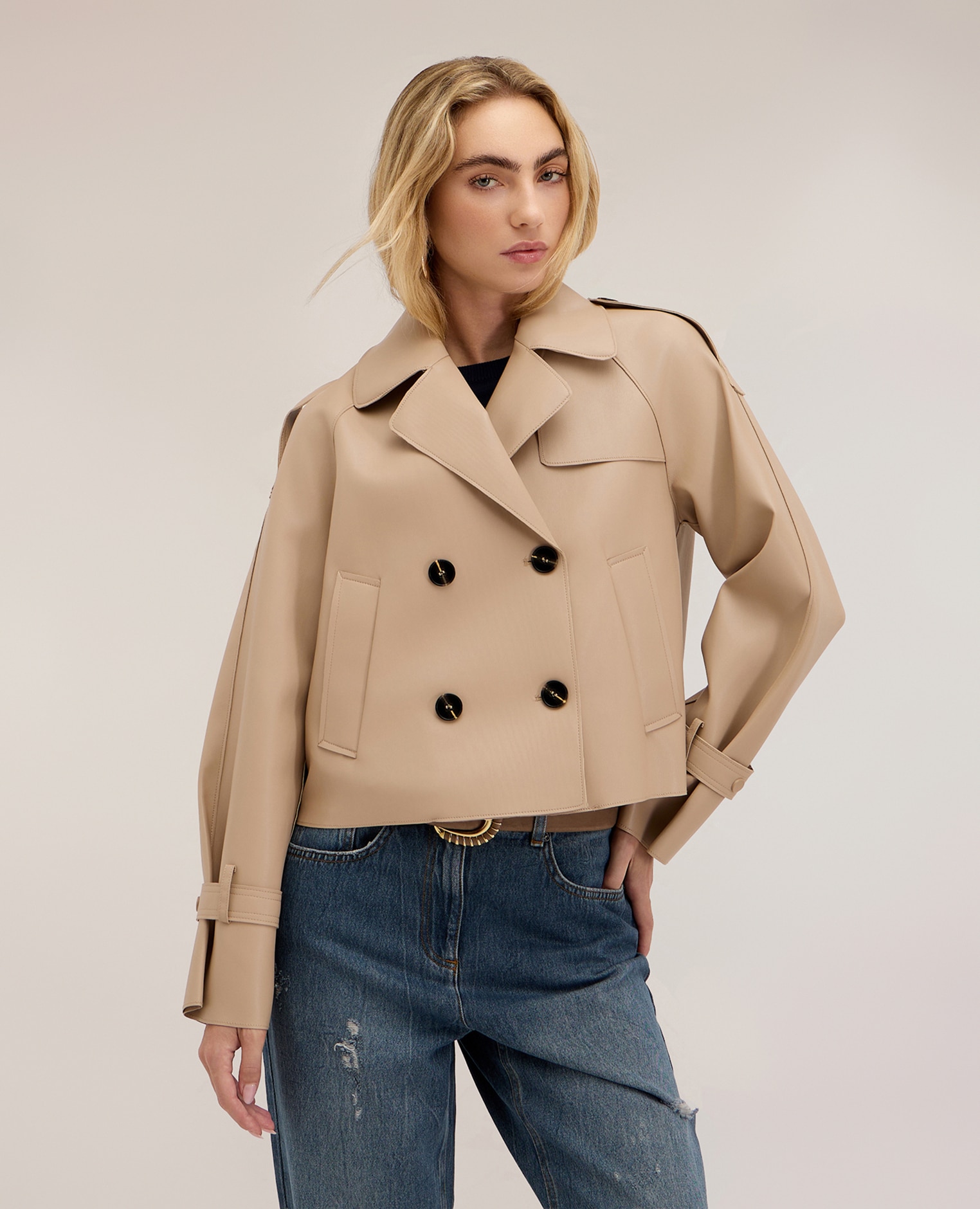 Trench de mujer corto doble botonadura con charreteras corte corto ajuste boxy - Motivi - Beige Beige-1