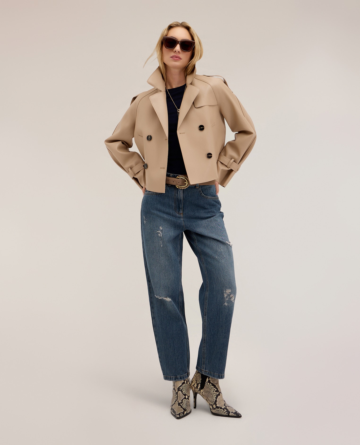 Trench de mujer corto doble botonadura con charreteras corte corto ajuste boxy - Motivi - Beige Beige-3