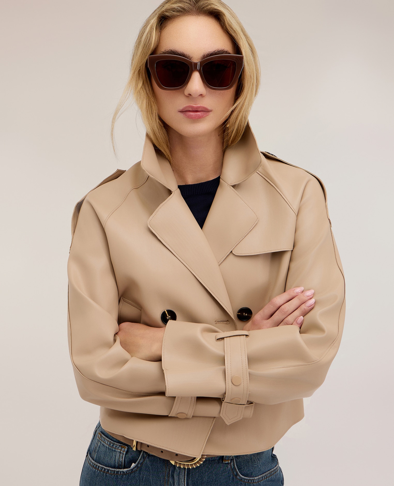 Trench de mujer corto doble botonadura con charreteras corte corto ajuste boxy - Motivi - Beige Beige-4