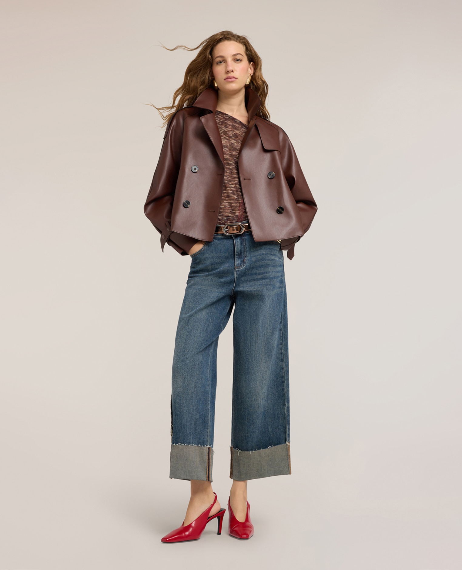 Trench de mujer corto doble botonadura con charreteras corte corto ajuste boxy - Motivi - Marrón Marrón-3