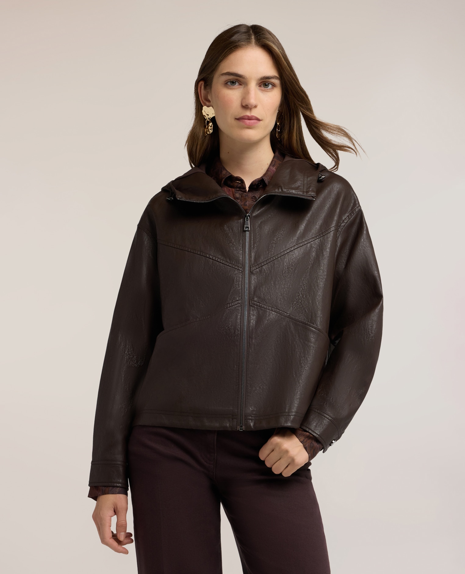 Chaqueta de mujer con capucha y cremallera ajuste oversize corte corto - Motivi - Marrón Marrón-1
