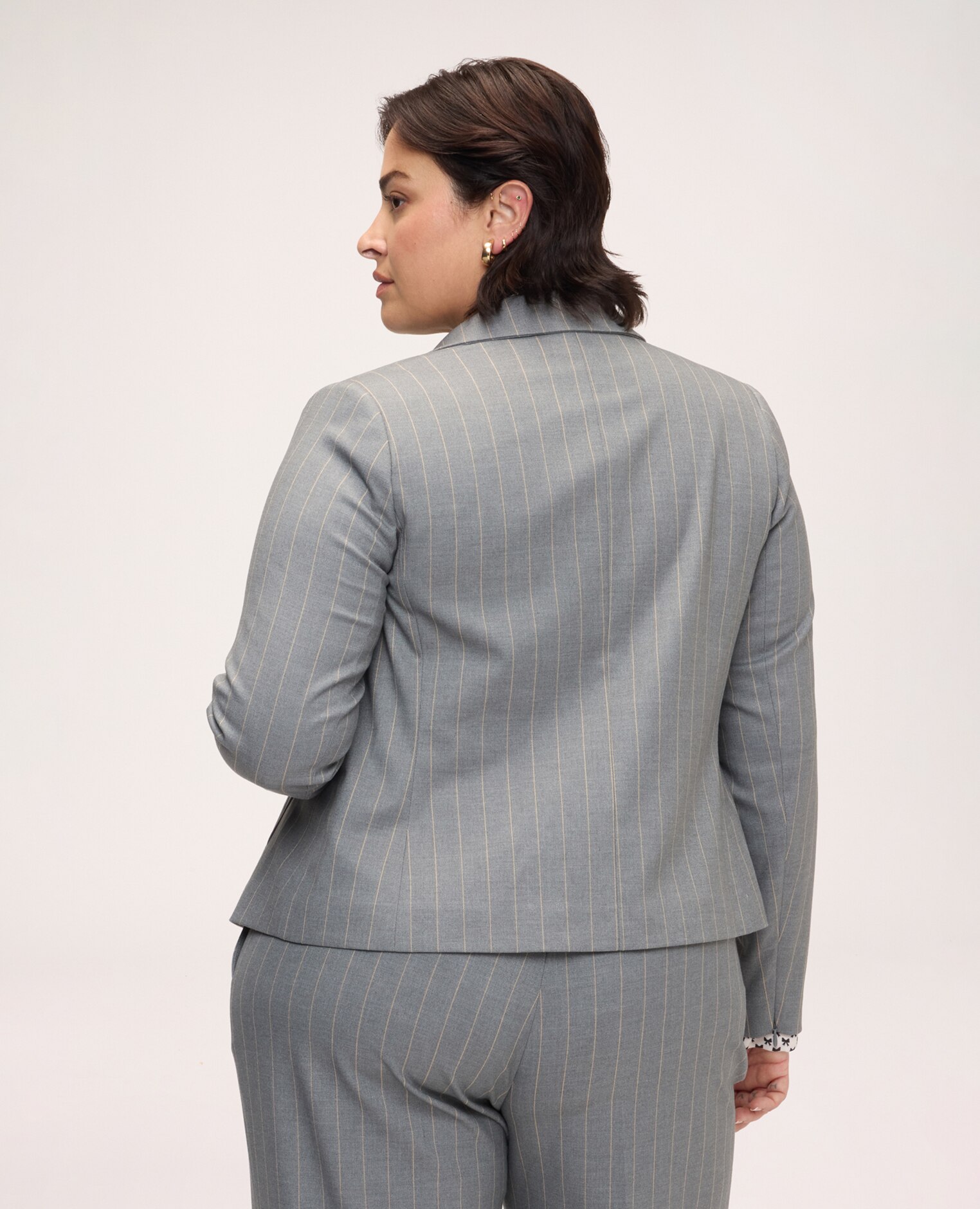 Blazer de mujer de rayas diplomáticas con botones dorados corte corto con mangas largas interior completamente forrado - Fiorella Rubino - Gris Gris-2