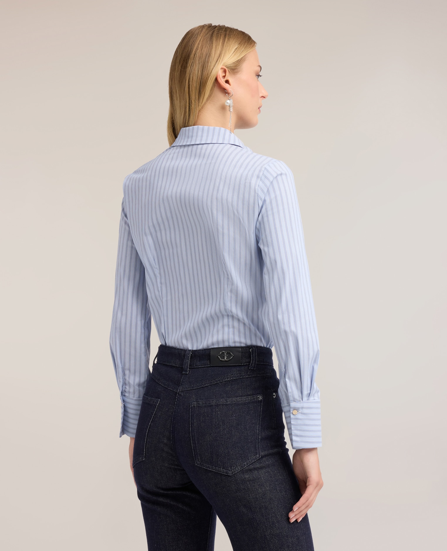 Camisa de mujer de popelina a rayas ajuste entallado cierre frontal con botonadura oculta - Motivi - Azul claro Azul claro-2