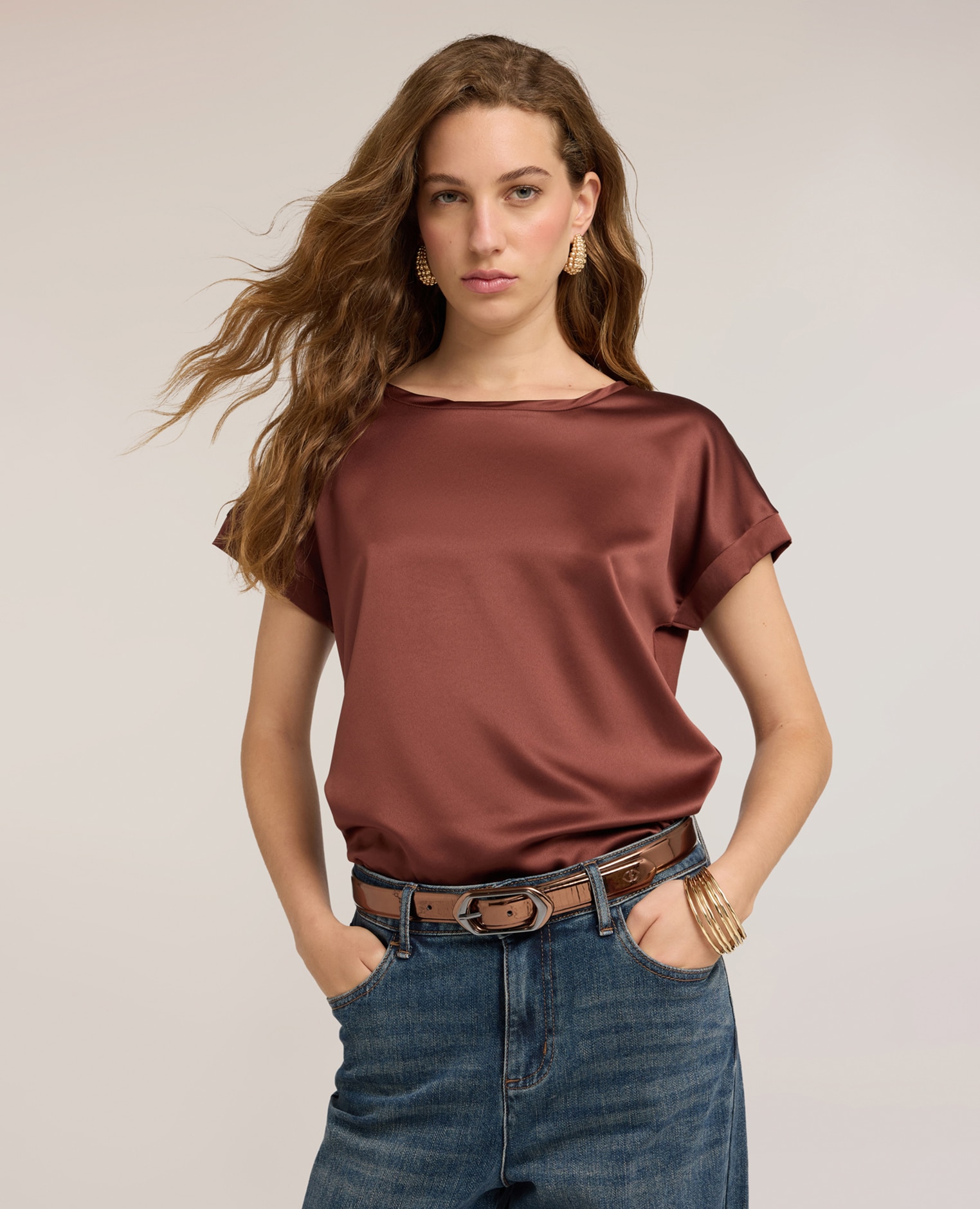 Camiseta de mujer bimatérica ajuste regular con escote redondo - Motivi - Marrón Marrón-1