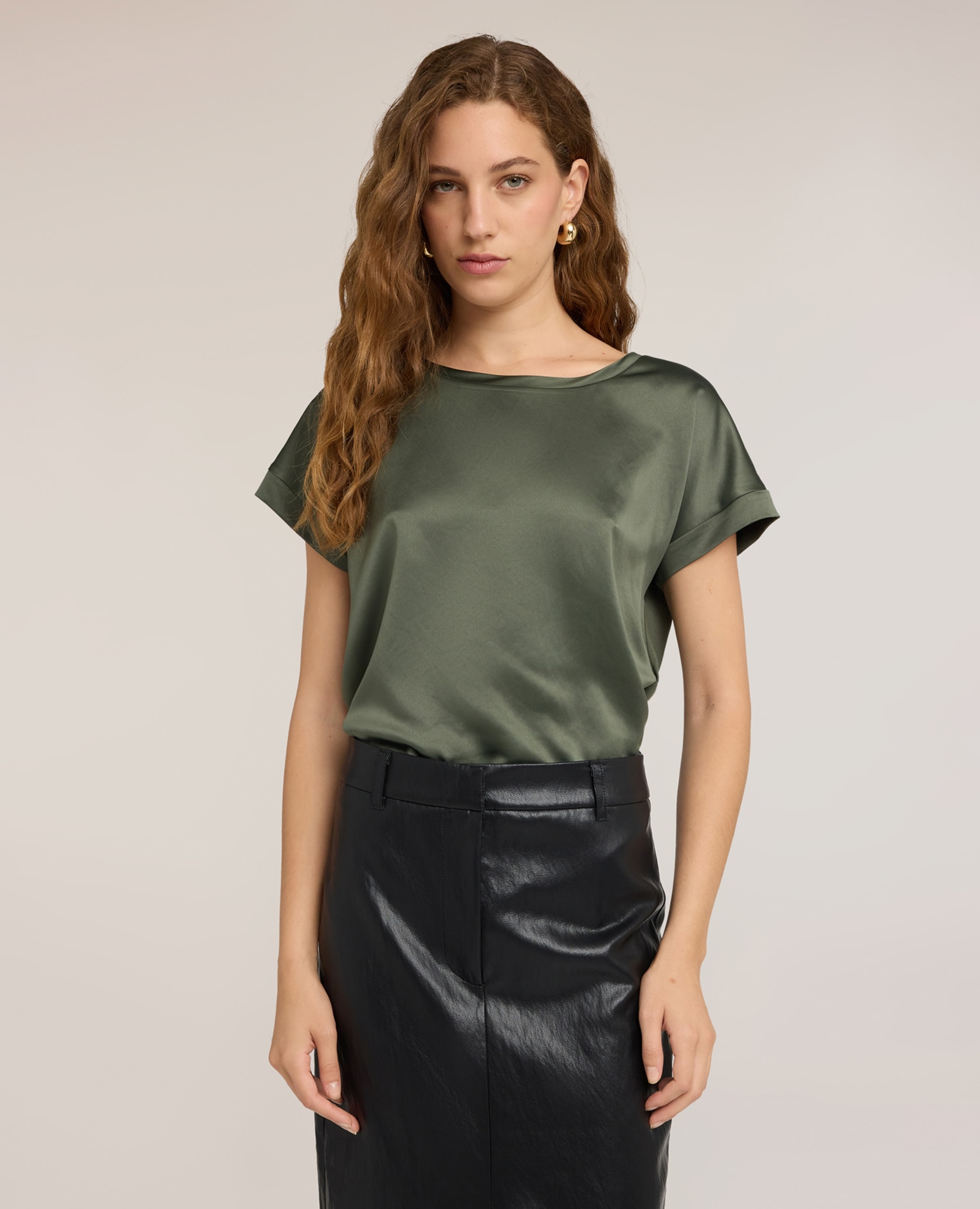 Camiseta de mujer bimatérica ajuste regular con escote redondo - Motivi - Verde militar Verde militar-1