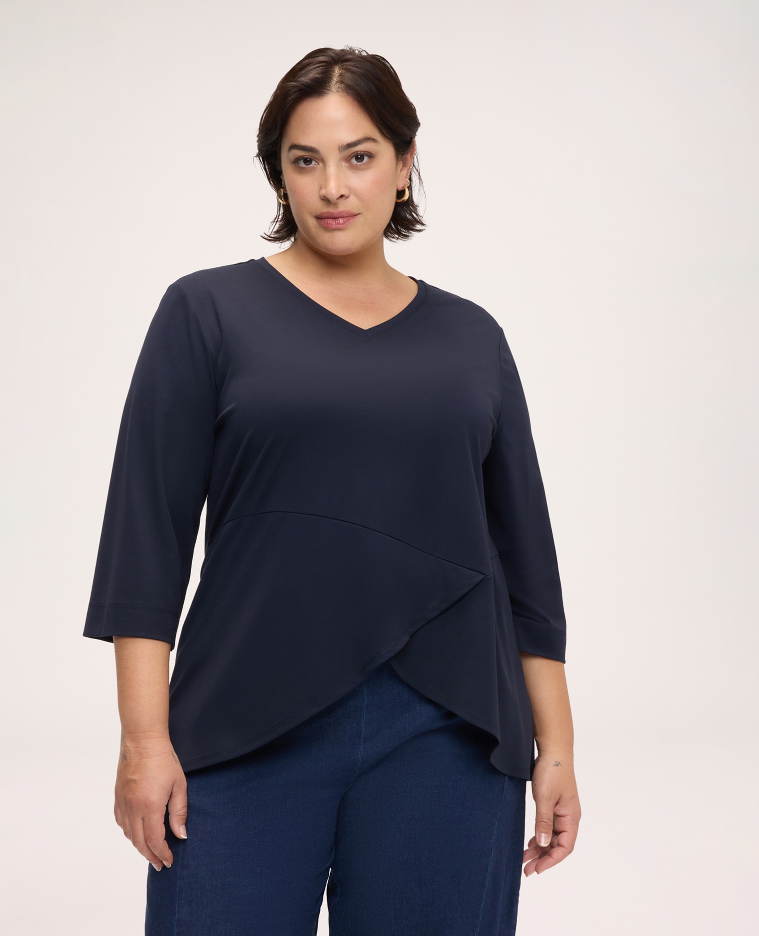 Camiseta de mujer de punto con detalle cruzado fondo con doble capa de cartera asimétrica - Fiorella Rubino - Azul Azul-1