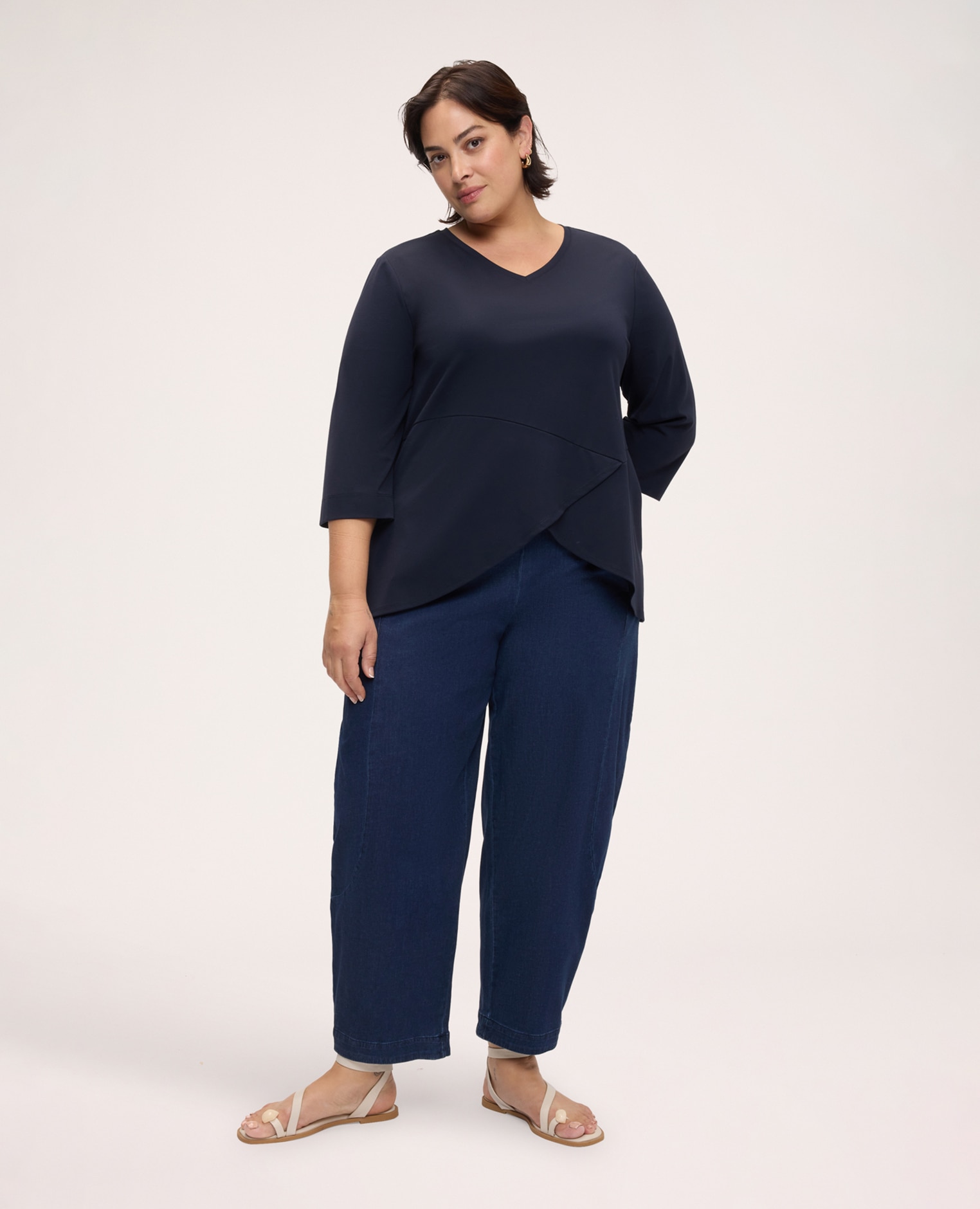 Camiseta de mujer de punto con detalle cruzado fondo con doble capa de cartera asimétrica - Fiorella Rubino - Azul Azul-3