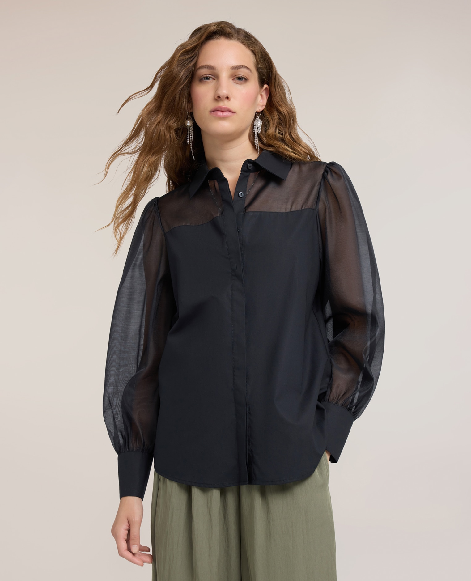Camisa de mujer de popelín con detalles semitransparentes abertura frontal con cuello clásico - Motivi - Negro Negro-1