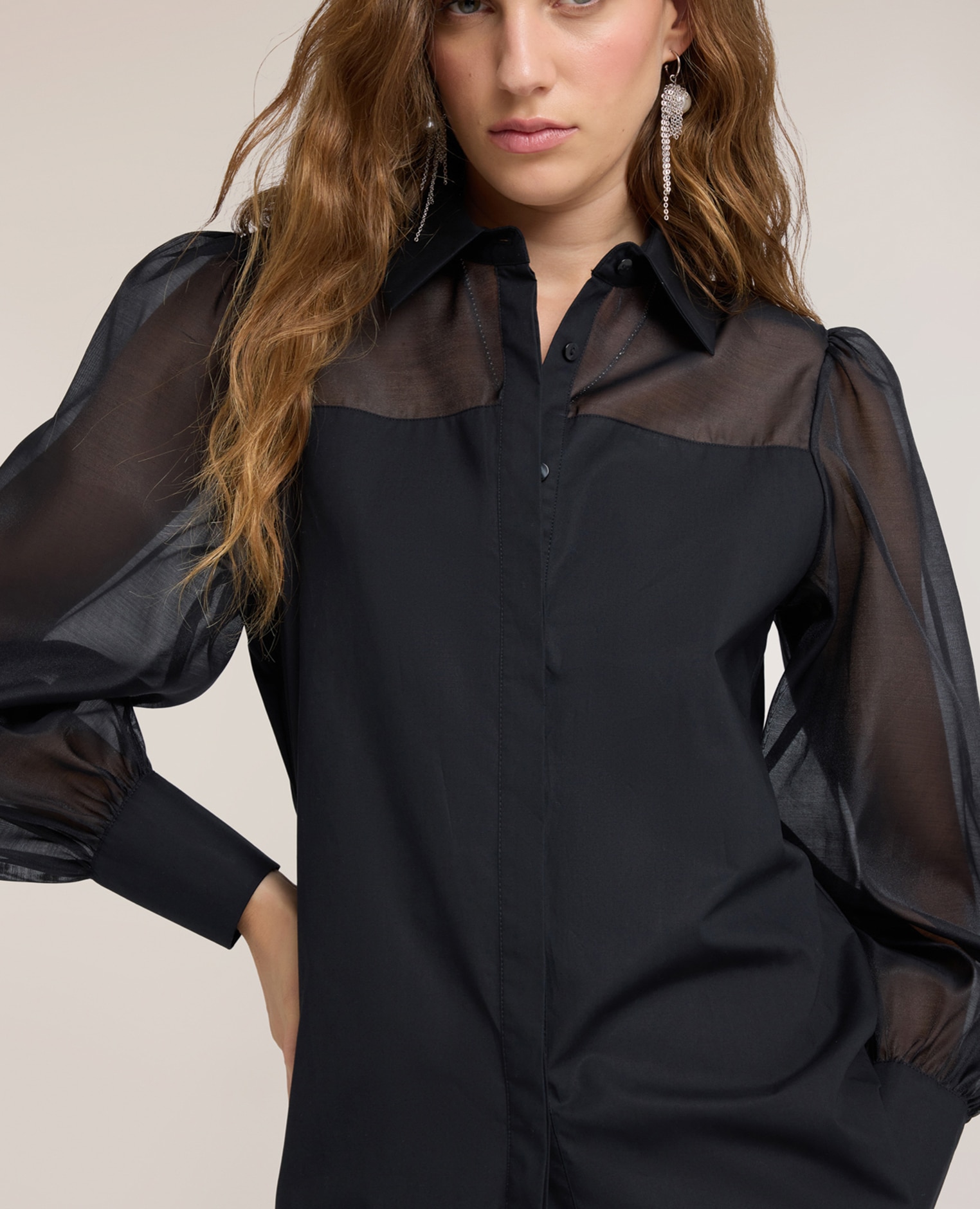 Camisa de mujer de popelín con detalles semitransparentes abertura frontal con cuello clásico - Motivi - Negro Negro-4