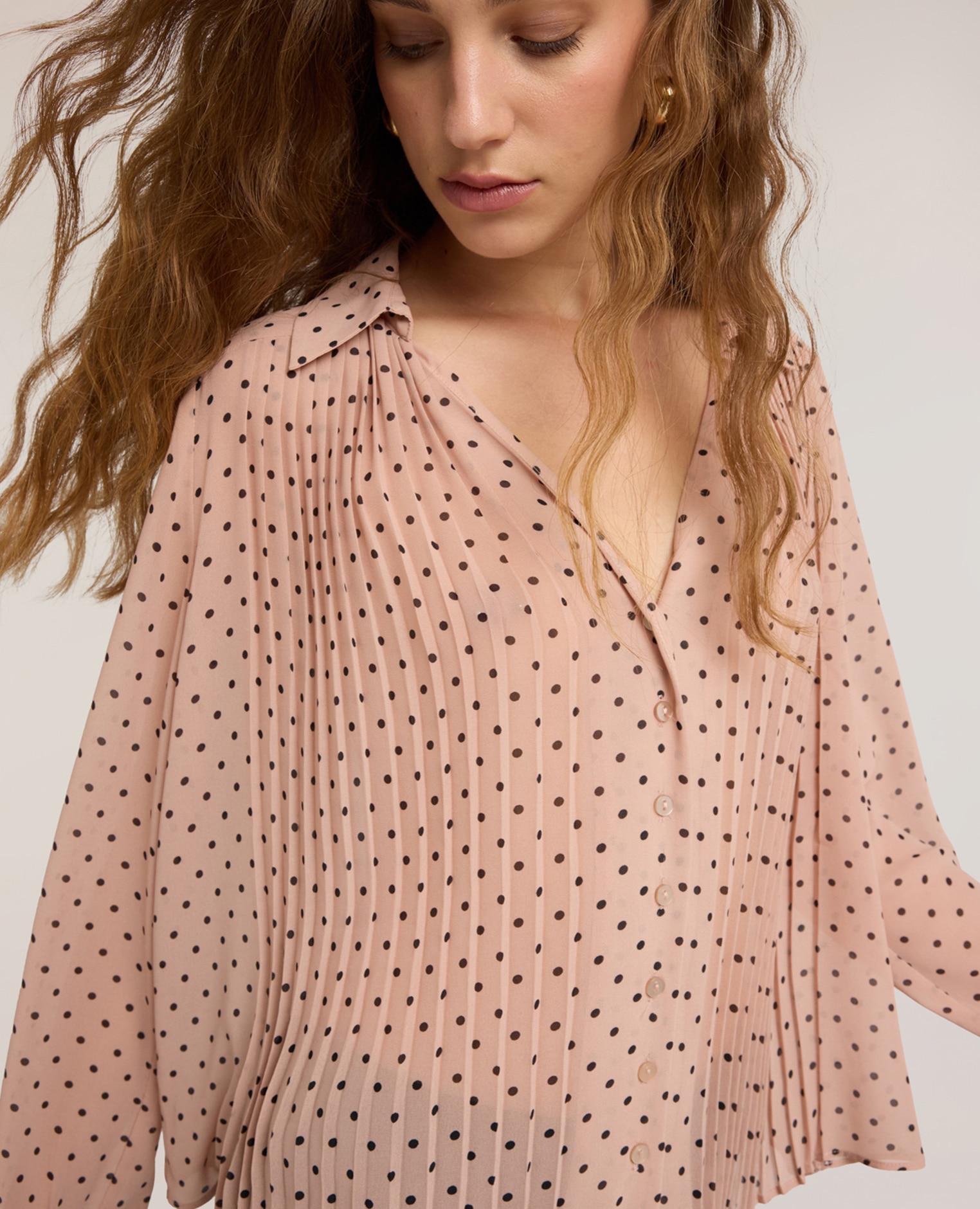 Camisa de mujer de georgette de lunares con plisado ajuste holgado con cierre frontal de botones - Motivi - Rosa Rosa-4