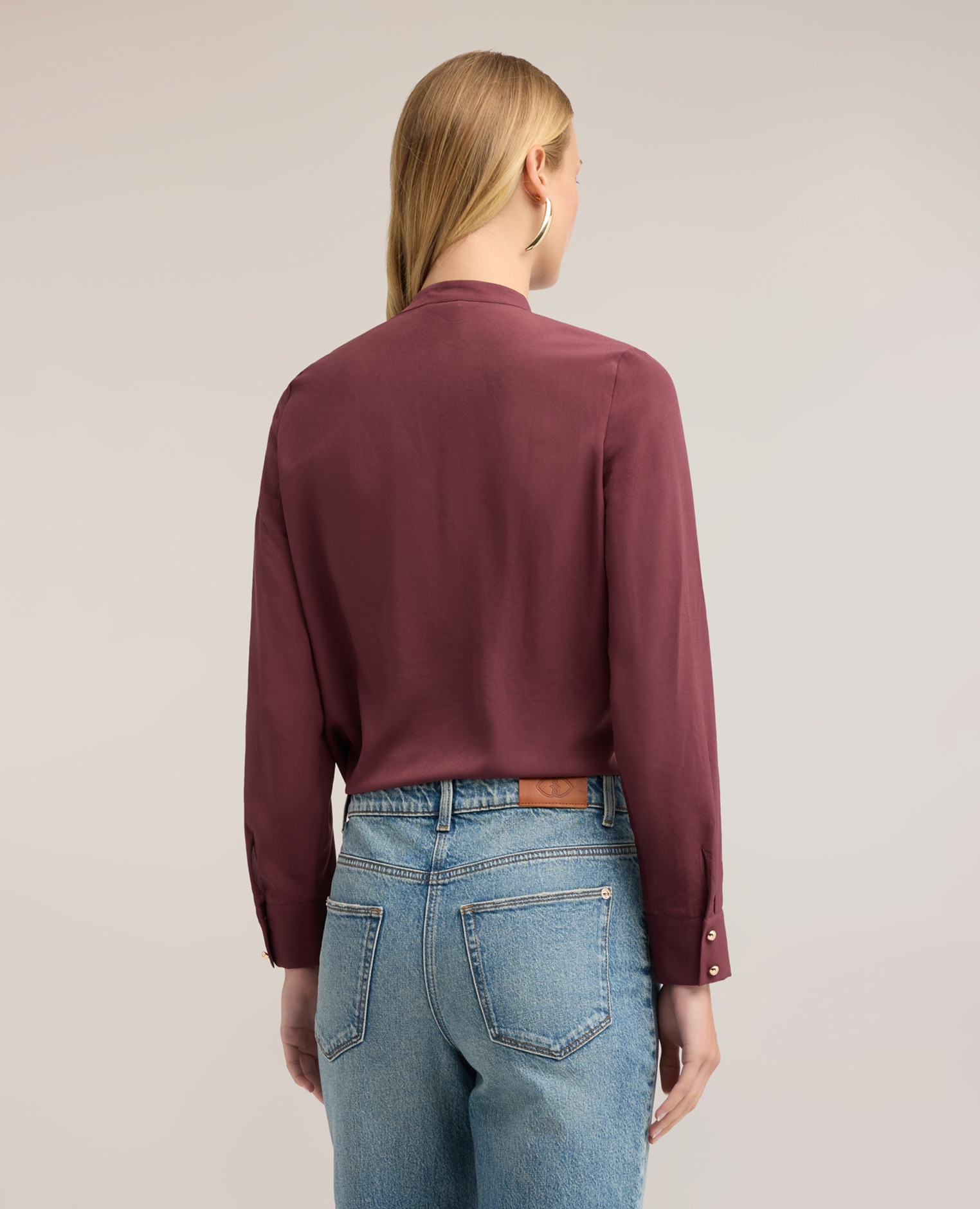 Camisa de mujer en crepé de china con volante asimétrico ajuste regular con cierre frontal de botones metálicos - Motivi - Burdeos Burdeos-2