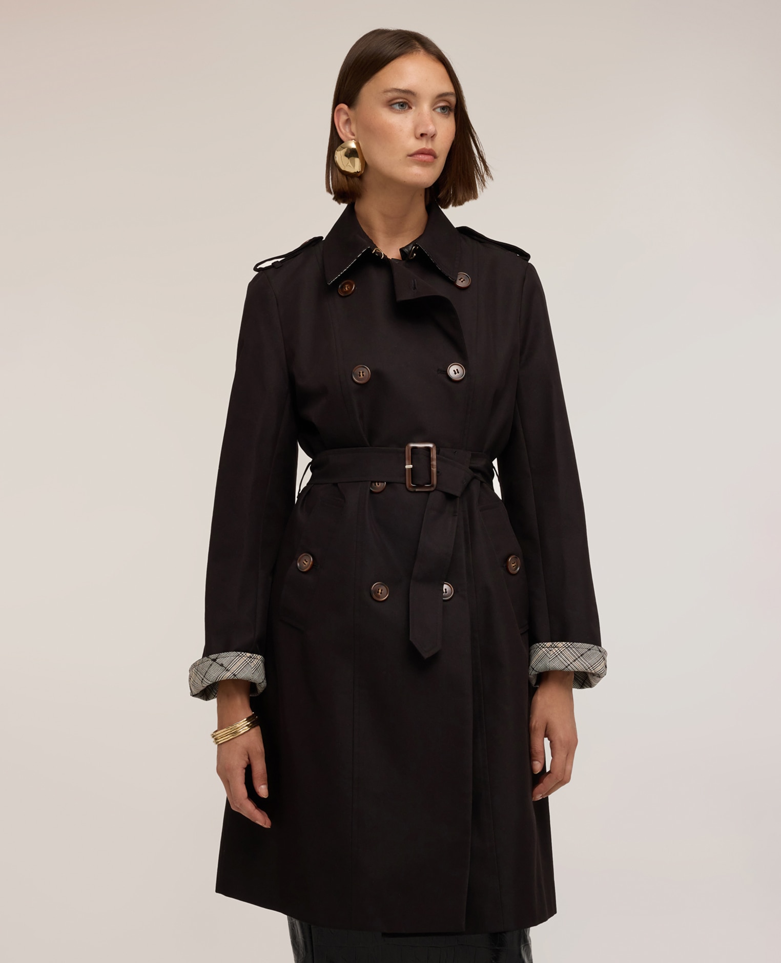 Trench de mujer con cinturón de doble botonadura mezcla de algodón ajuste regular cierre cruzado con botones a la vista - Motivi - Negro Negro-1