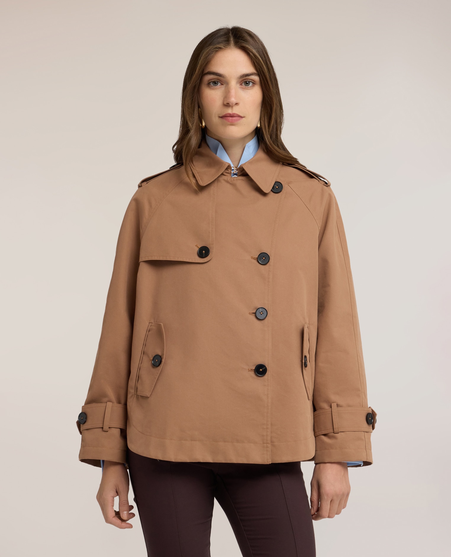 Trench de mujer corto doble botonadura mezcla de algodón cuello clásico con cierre cruzado y botones a la vista - Motivi - Marrón Marrón-1