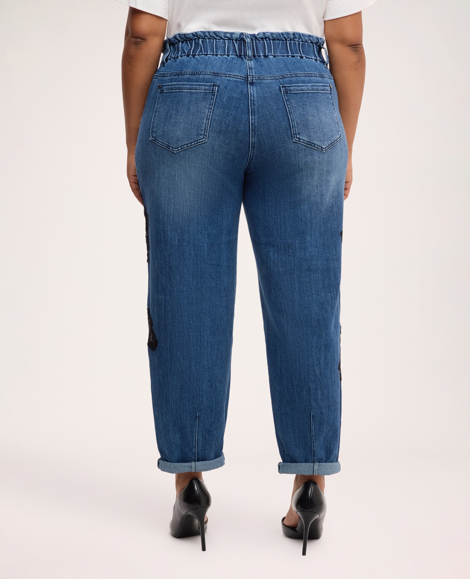 Jeans de mujer balloon con encaje y roturas cierre con botones y cremallera cintura elástica con borde fruncido - Fiorella Rubino - Azul Azul-2