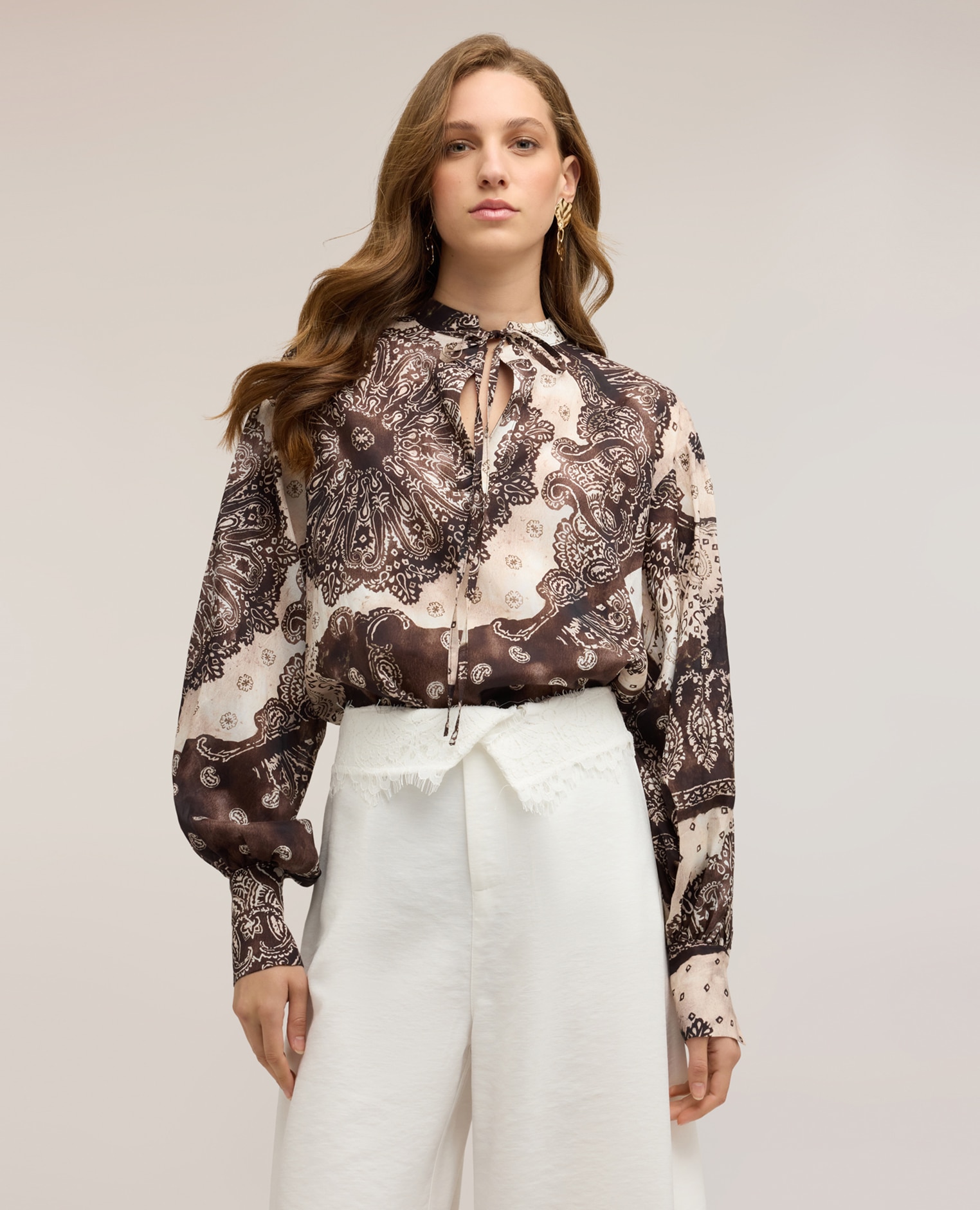 Blusa de mujer de popelín con estampado y mangas globo ajuste oversize cierre con cordones en la parte delantera - Motivi - Marrón Marrón-1
