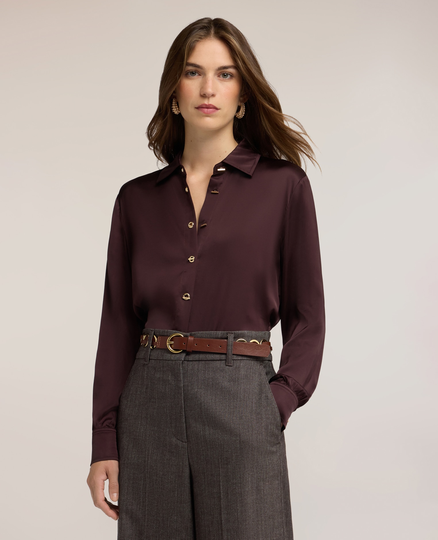 Camisa de mujer de satén de viscosa con botones metálicos ajuste regular cierre frontal con botones metálicos de ojal - Motivi - Marrón Marrón-1