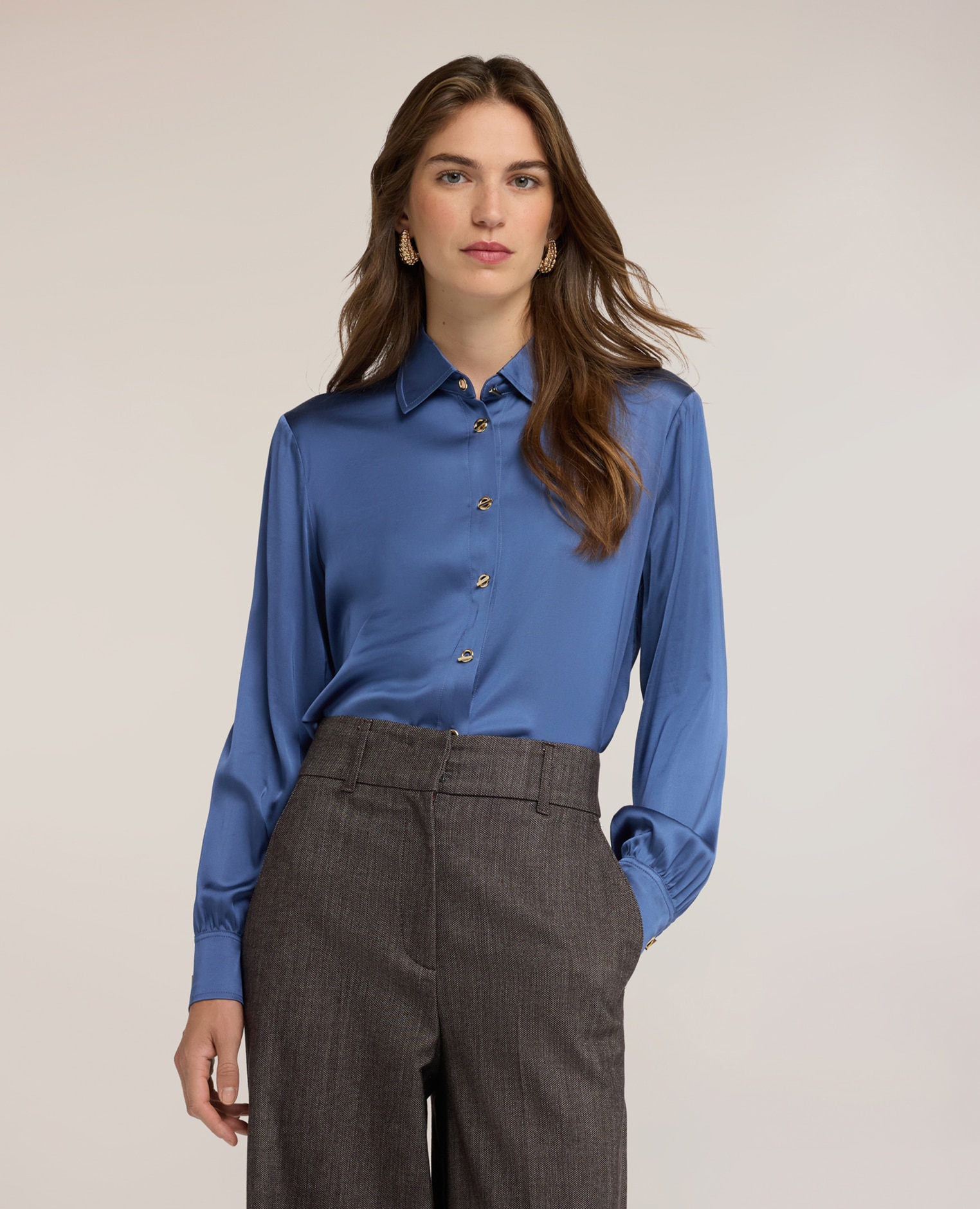 Camisa de mujer de satén de viscosa con botones metálicos ajuste regular cierre frontal con botones metálicos de ojal - Motivi - Azul Azul-1
