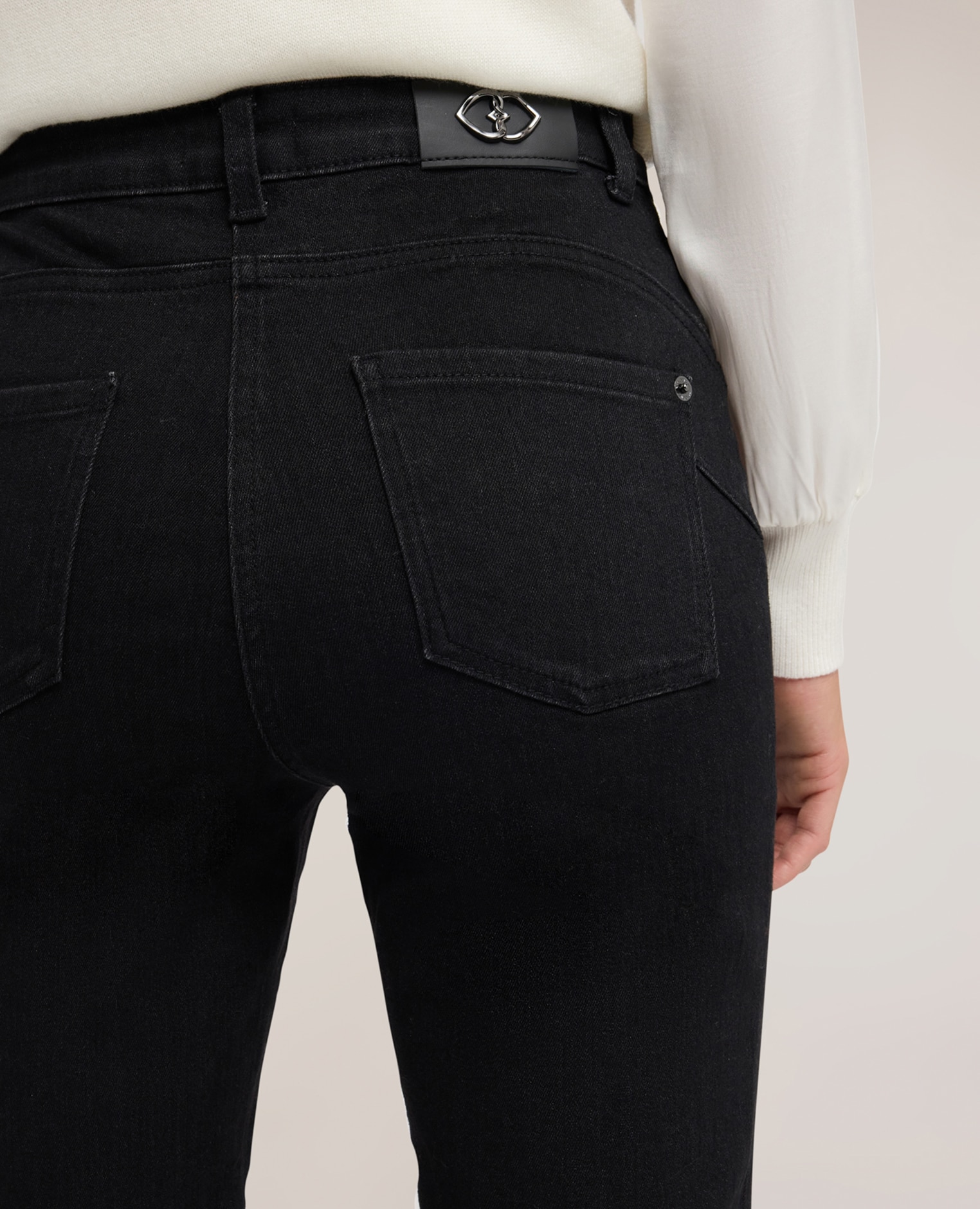 Jeans de mujer skinny talle alto black wash ajuste skinny con cierre de botón y cremallera - Motivi - Negro Negro-4
