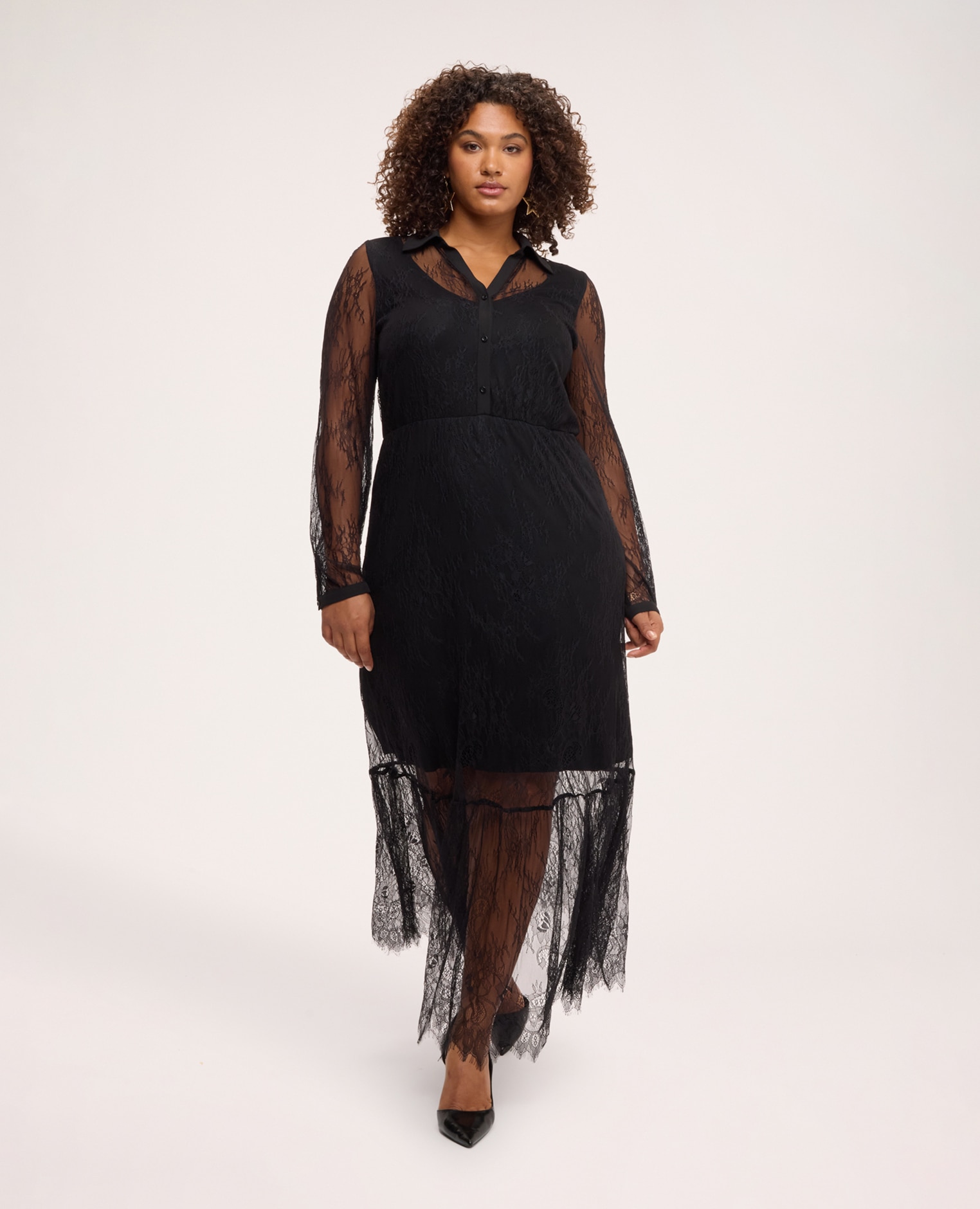 Imagen 0 de Vestido camisero de encaje con volantes mangas largas transparentes con puño falda con volante final de volante con dobladillo festoneado Negro