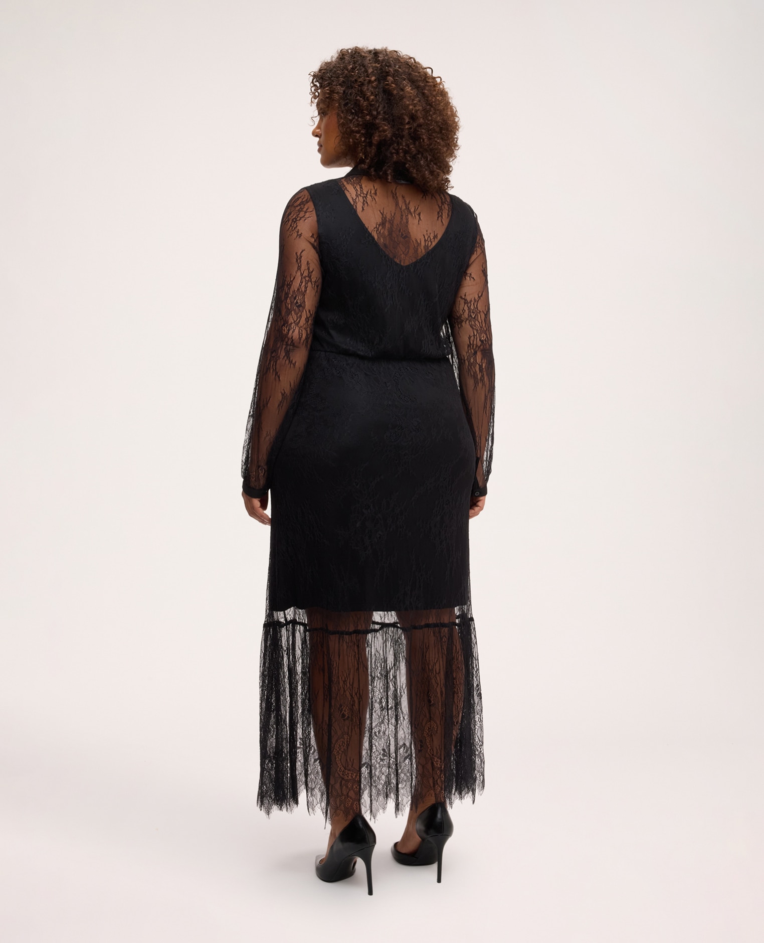 Vestido camisero de encaje con volantes mangas largas transparentes con puño falda con volante final de volante con dobladillo festoneado - Fiorella Rubino - Negro Negro-2