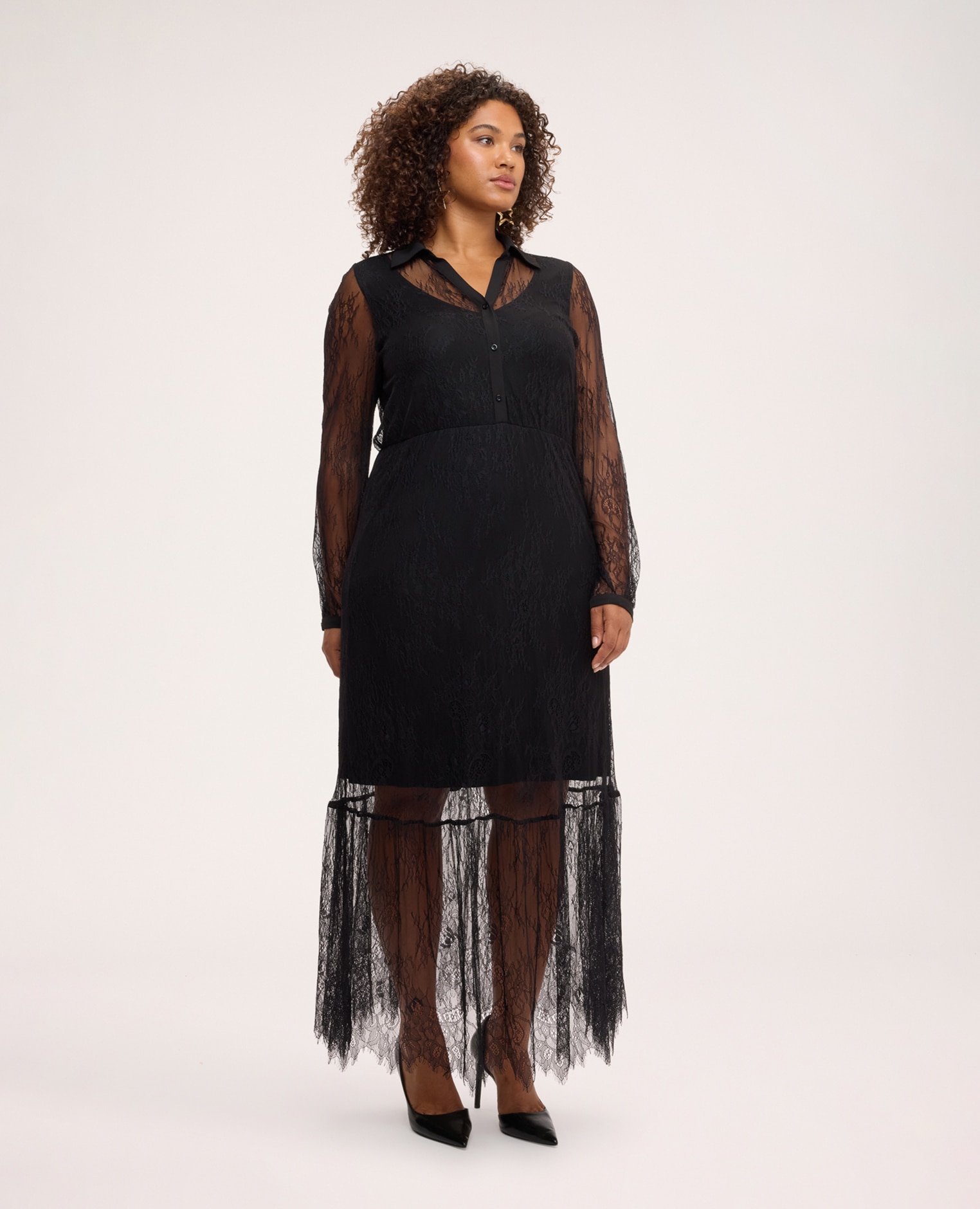Vestido camisero de encaje con volantes mangas largas transparentes con puño falda con volante final de volante con dobladillo festoneado - Fiorella Rubino - Negro Negro-3