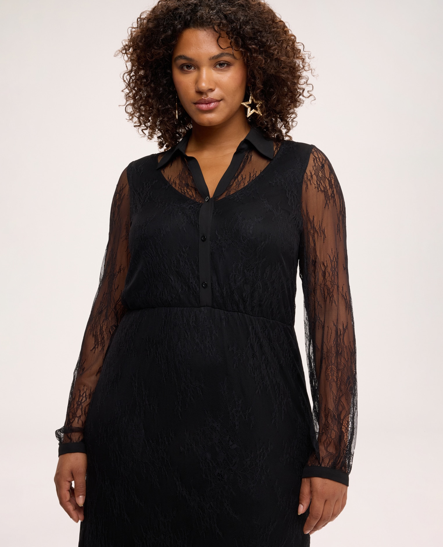 Vestido camisero de encaje con volantes mangas largas transparentes con puño falda con volante final de volante con dobladillo festoneado - Fiorella Rubino - Negro Negro-4
