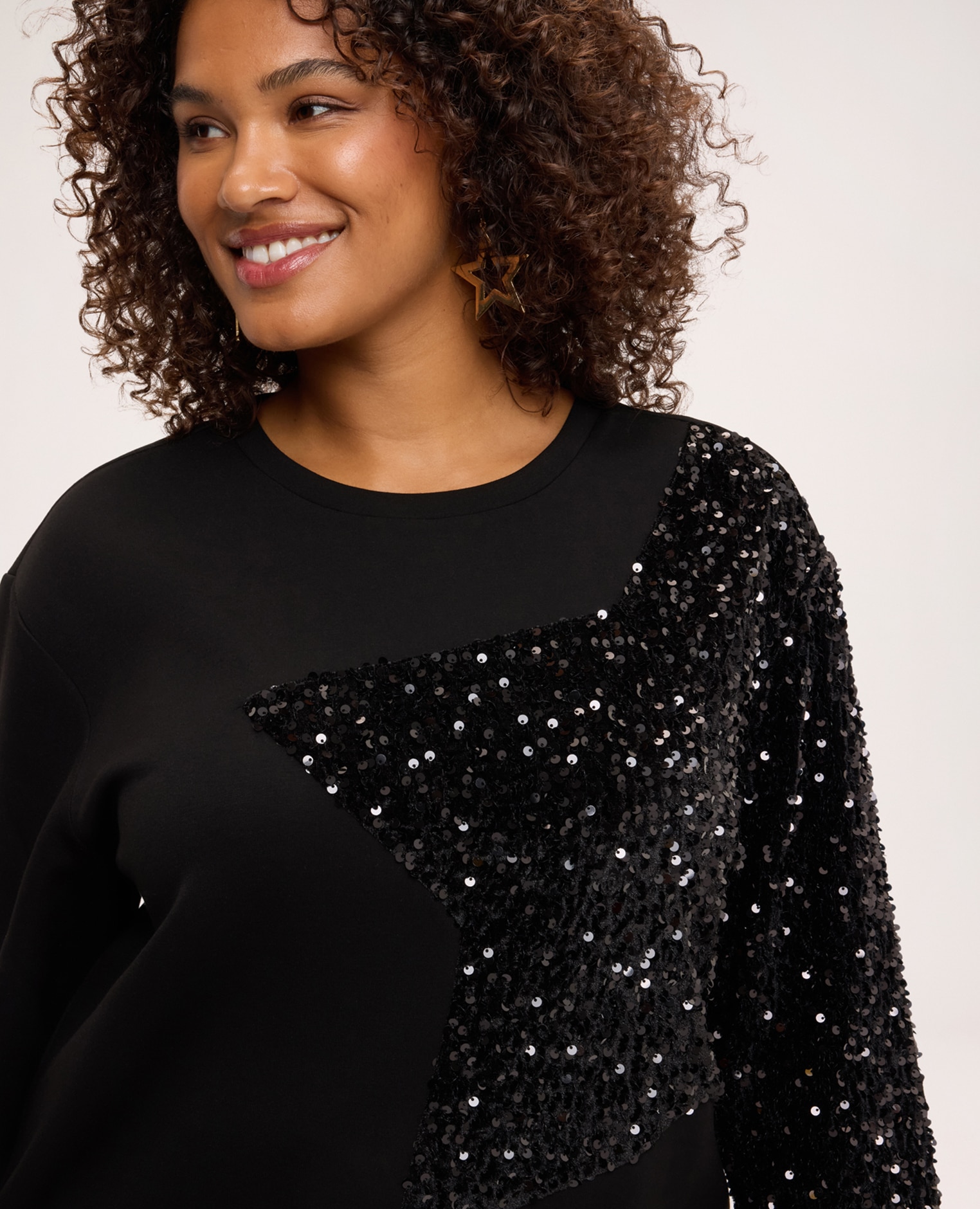 Sudadera de mujer con maxi estrella de lentejuelas cuello redondo bajo y puños acanalados elásticos - Fiorella Rubino - Negro Negro-4