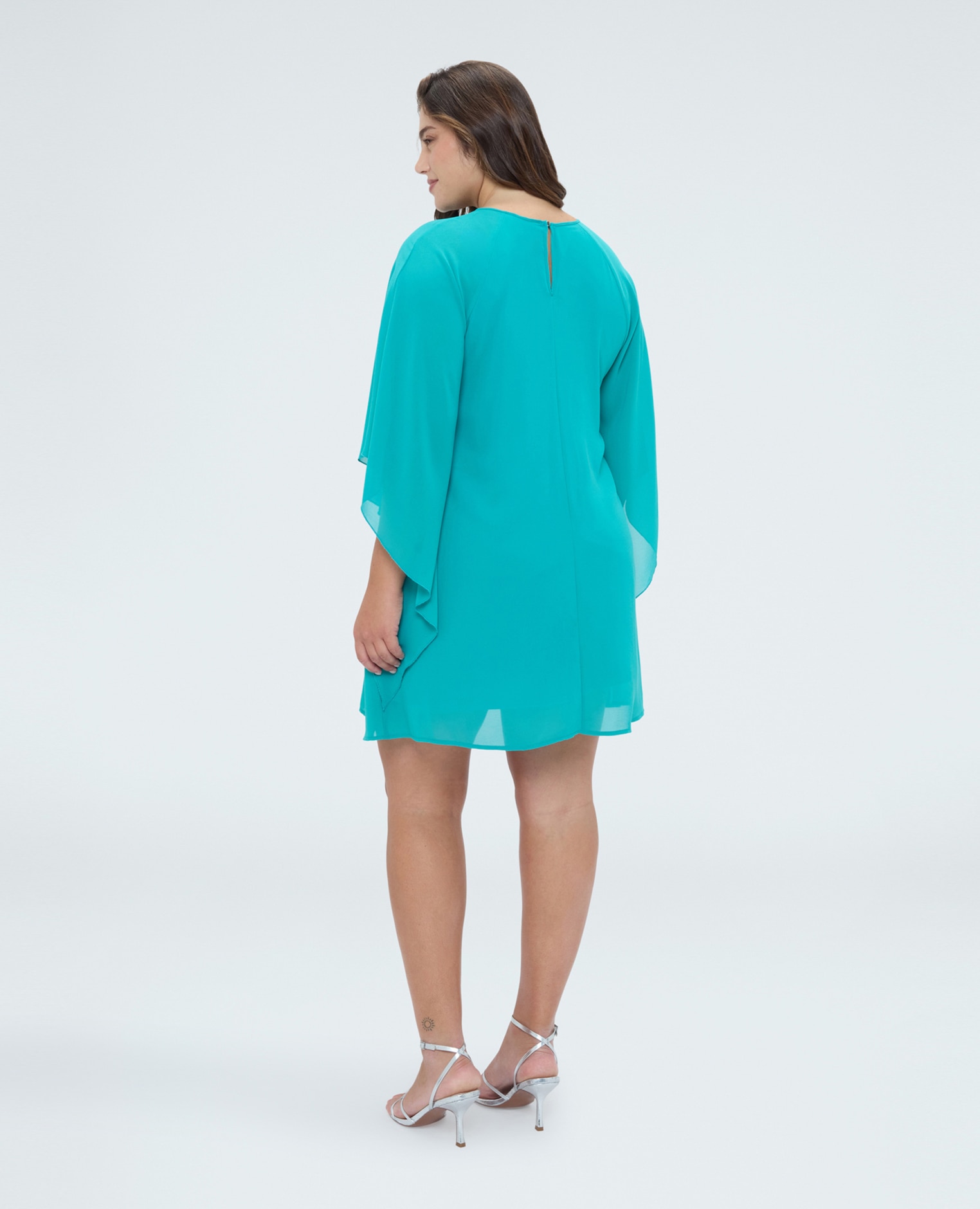 Vestido de georgette con maximangas kimono cuello redondo y abertura con gota en la espalda - Fiorella Rubino - Verde Agua Verde Agua-2