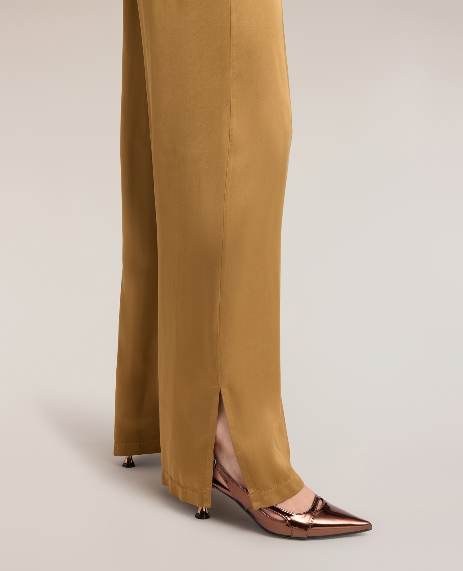 Pantalones de mujer palazzo en raso de viscosa ajuste ancho con banda elástica en la cintura - Motivi - Beige Beige-4