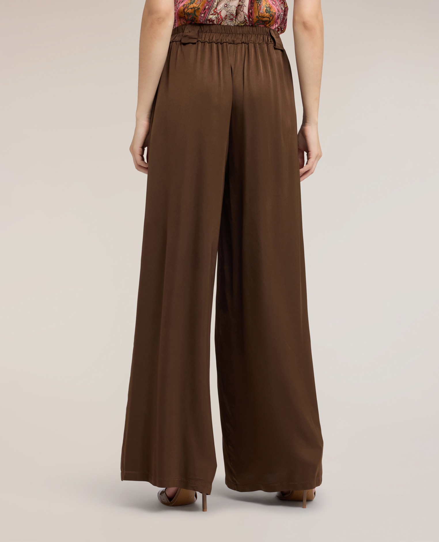 Pantalones de mujer palazzo de raso con pliegues ajuste ancho con banda elástica en la cintura - Motivi - Marrón Marrón-2