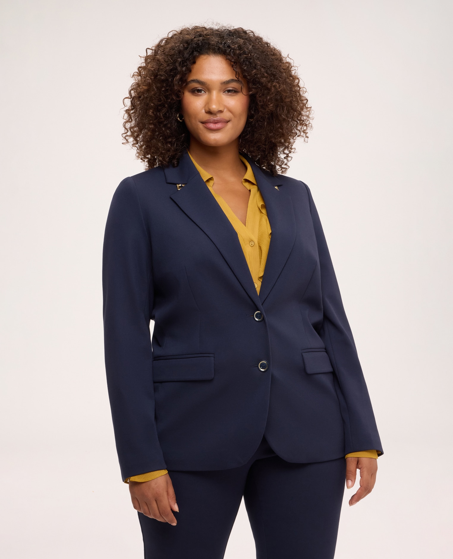 Blazer de mujer en punto milano con detalles metálicos cierre con dos botones frontales bolsillos con solapa en los laterales y mangas largas con abertura en el puño - Fiorella Rubino - Azul Azul-1
