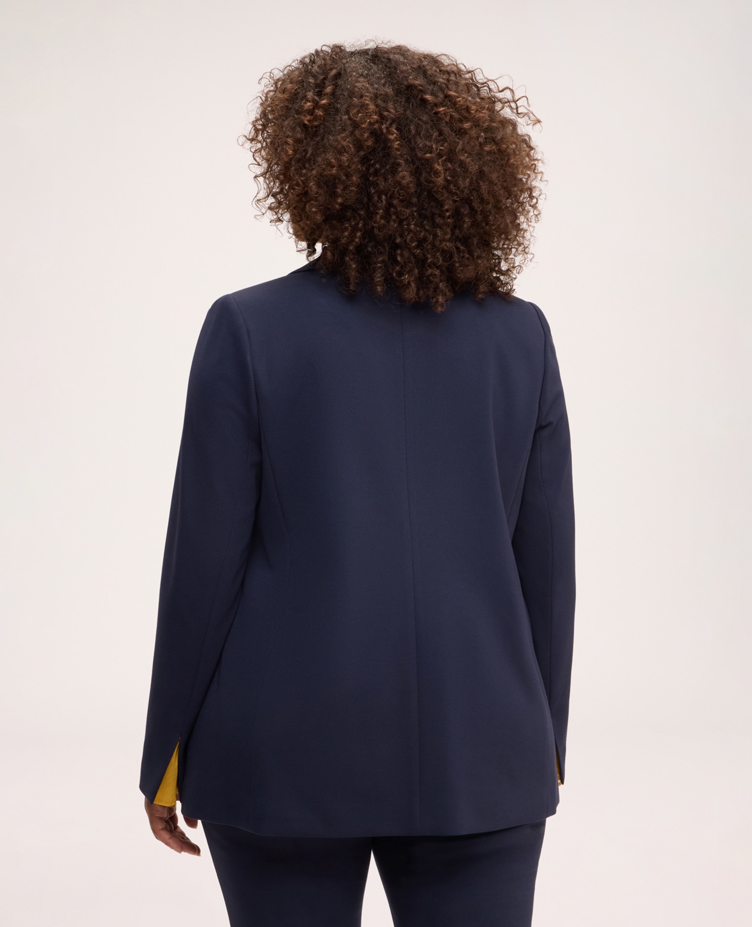 Blazer de mujer en punto milano con detalles metálicos cierre con dos botones frontales bolsillos con solapa en los laterales y mangas largas con abertura en el puño - Fiorella Rubino - Azul Azul-2