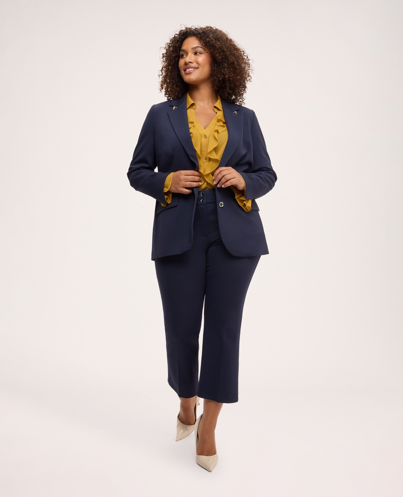 Blazer de mujer en punto milano con detalles metálicos cierre con dos botones frontales bolsillos con solapa en los laterales y mangas largas con abertura en el puño - Fiorella Rubino - Azul Azul-3