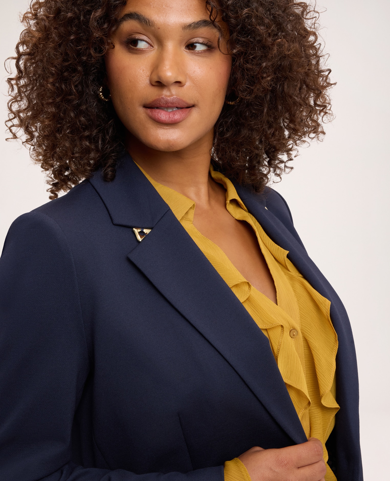 Blazer de mujer en punto milano con detalles metálicos cierre con dos botones frontales bolsillos con solapa en los laterales y mangas largas con abertura en el puño - Fiorella Rubino - Azul Azul-4