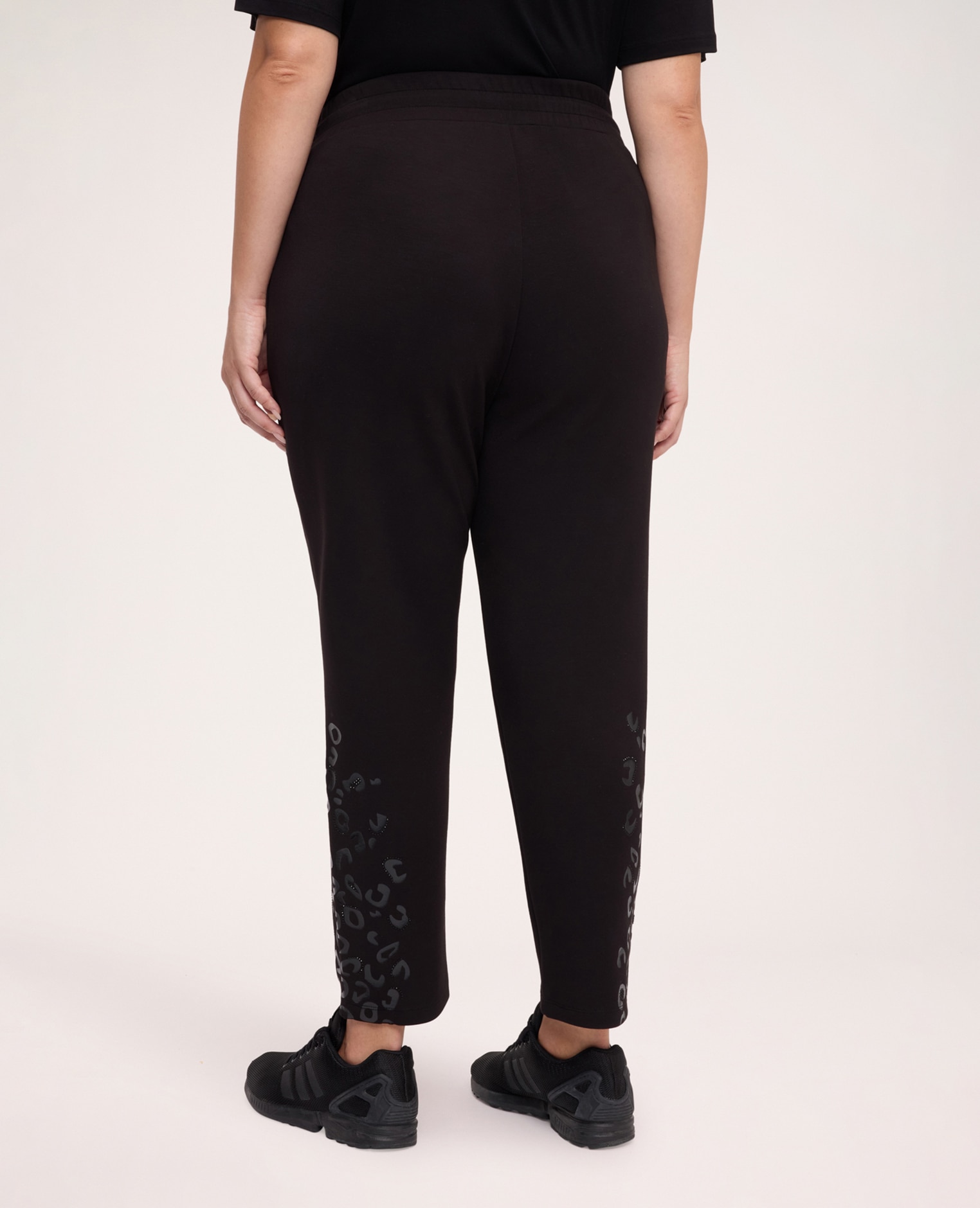 Jogger de mujer con estampado de leopardo en relieve ajuste cordón en la cintura y diseño para el máximo confort - Fiorella Rubino - Negro Negro-2