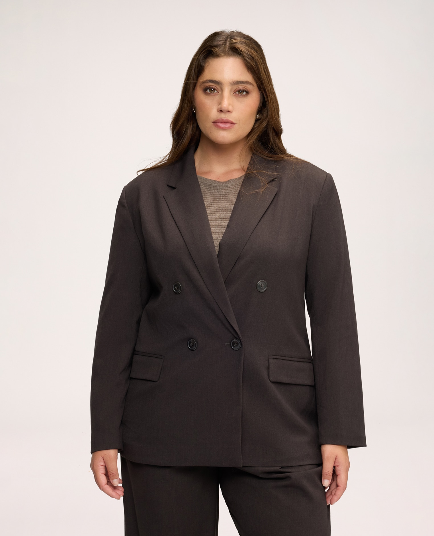 Blazer de mujer cruzada estructurada bolsillos con solapa y bolsillo de ojal en el pecho mangas largas - Fiorella Rubino - Marrón Marrón-1