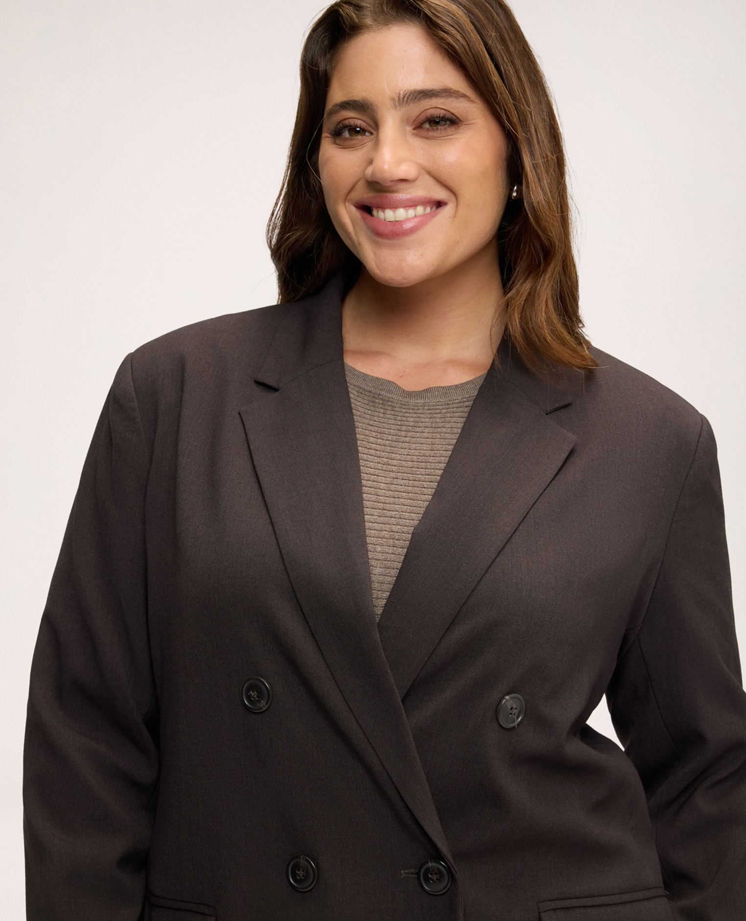 Blazer de mujer cruzada estructurada bolsillos con solapa y bolsillo de ojal en el pecho mangas largas - Fiorella Rubino - Marrón Marrón-4